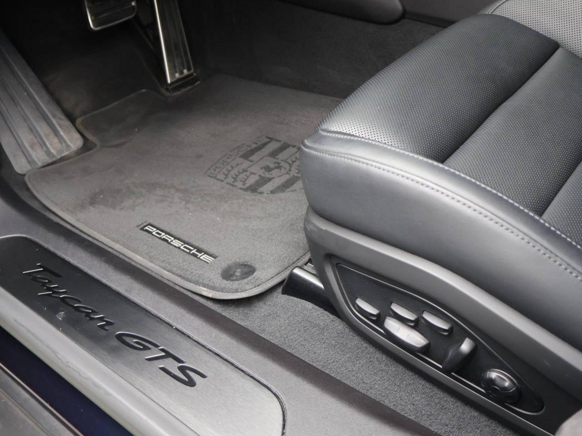 PORSCHE Taycan GTS Sport Turismo-image-27