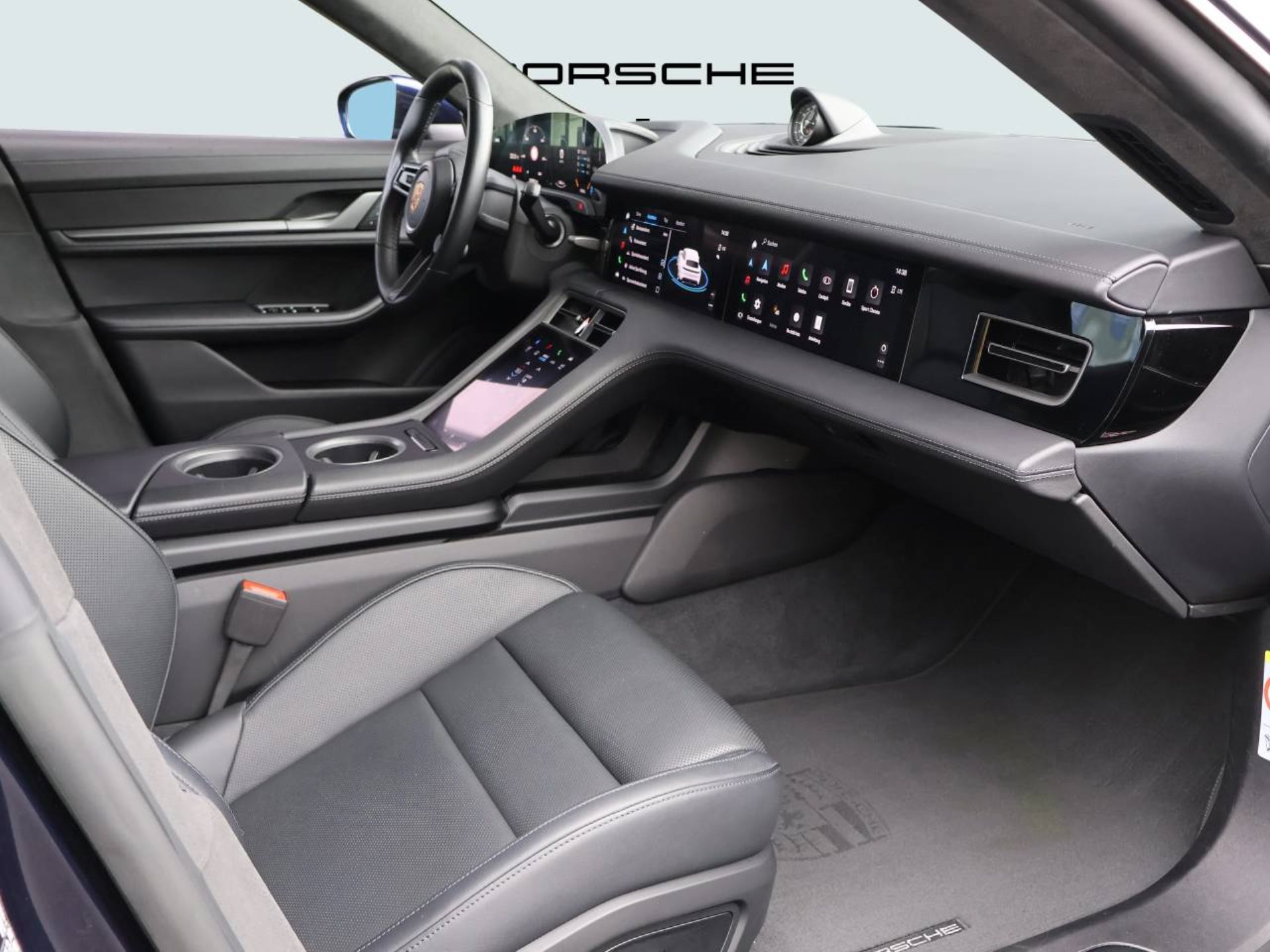 PORSCHE Taycan GTS Sport Turismo-image-11