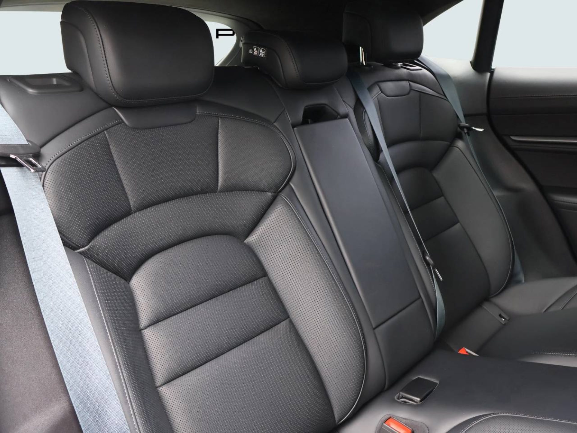 PORSCHE Taycan GTS Sport Turismo-image-14