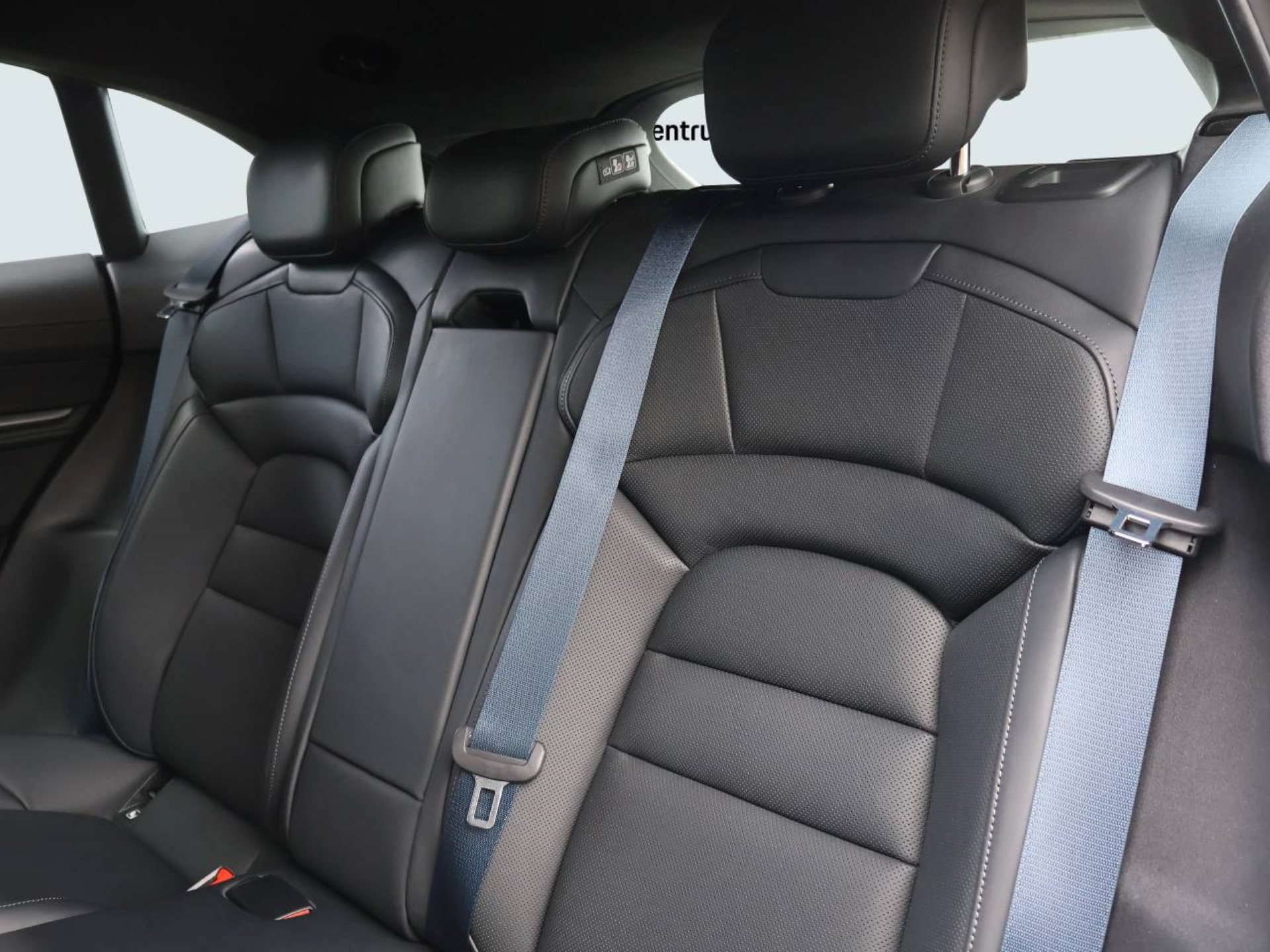 PORSCHE Taycan GTS Sport Turismo-image-13