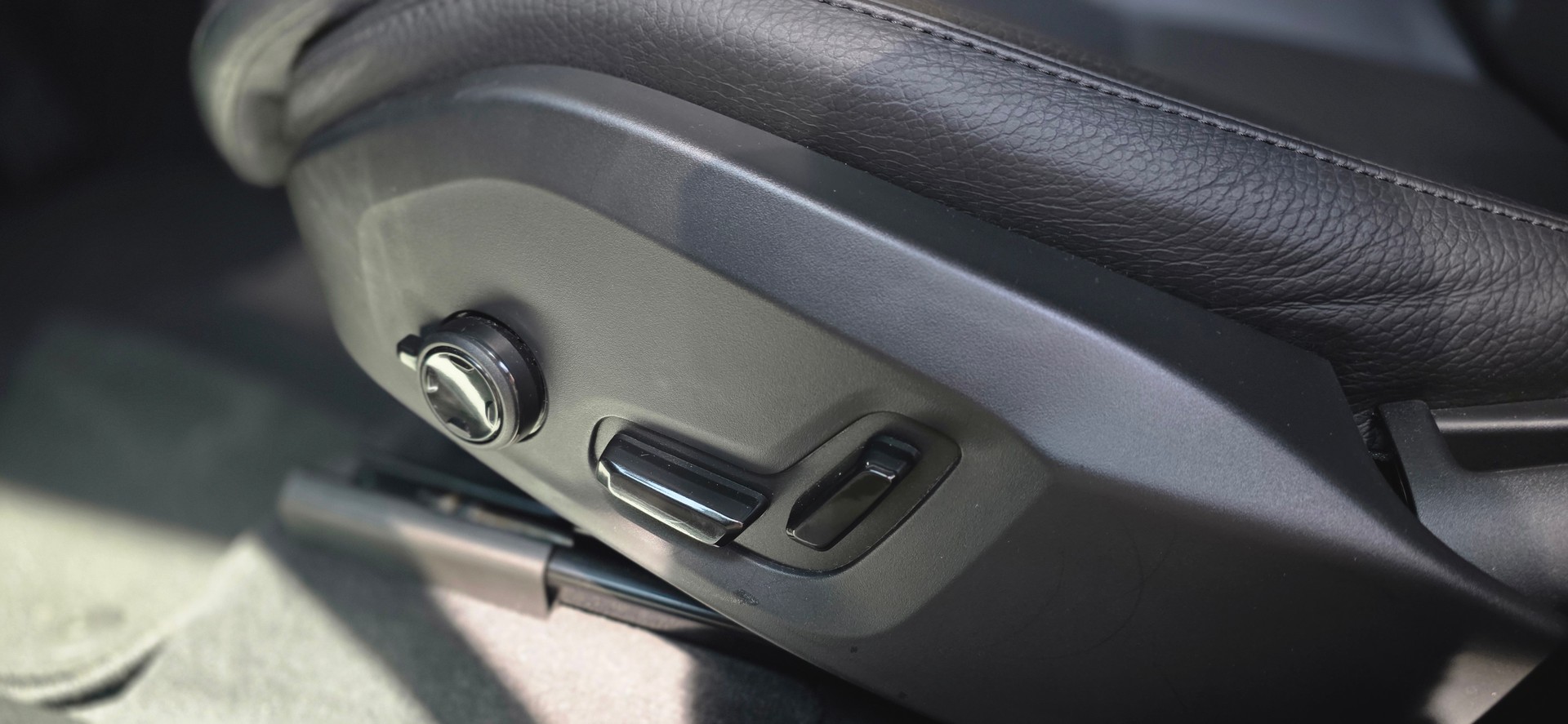 VOLVO XC60 B5 Benzin Mild Hybrid AWD Core Geartronic-image-23