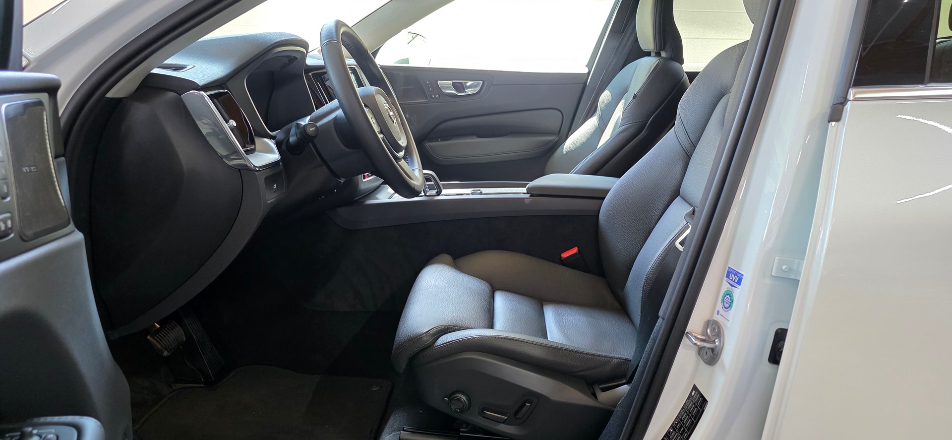 VOLVO XC60 B5 Benzin Mild Hybrid AWD Core Geartronic-image-8