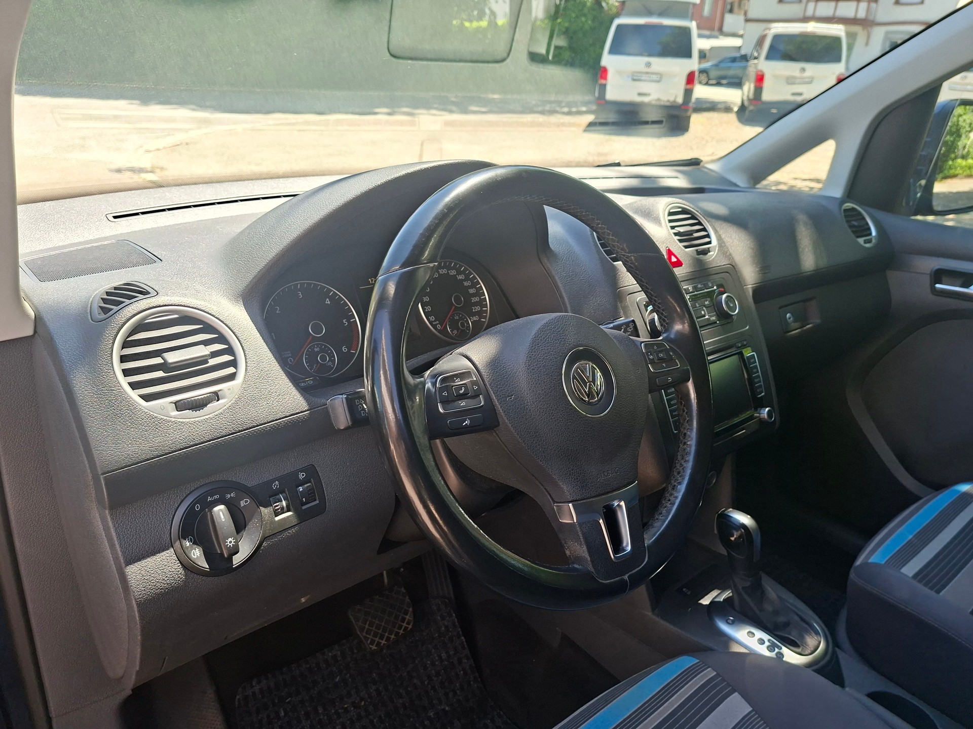 VW CADDY 2.0 TDI 140PS 4Motion DSG AUT Camper 5Sitze-image-4