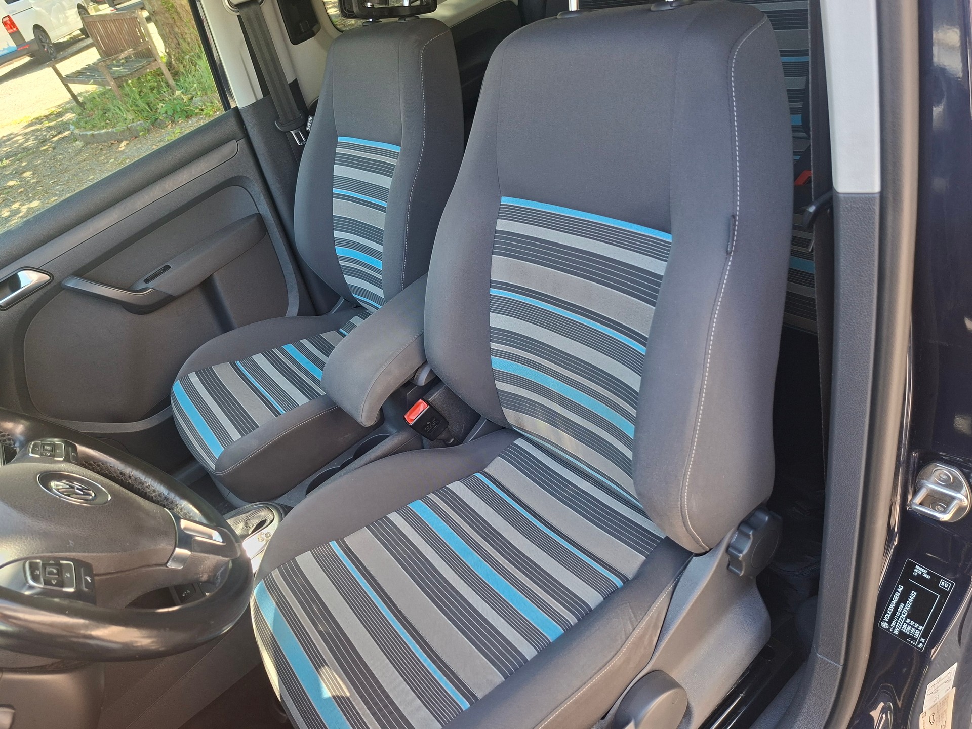 VW CADDY 2.0 TDI 140PS 4Motion DSG AUT Camper 5Sitze-image-5