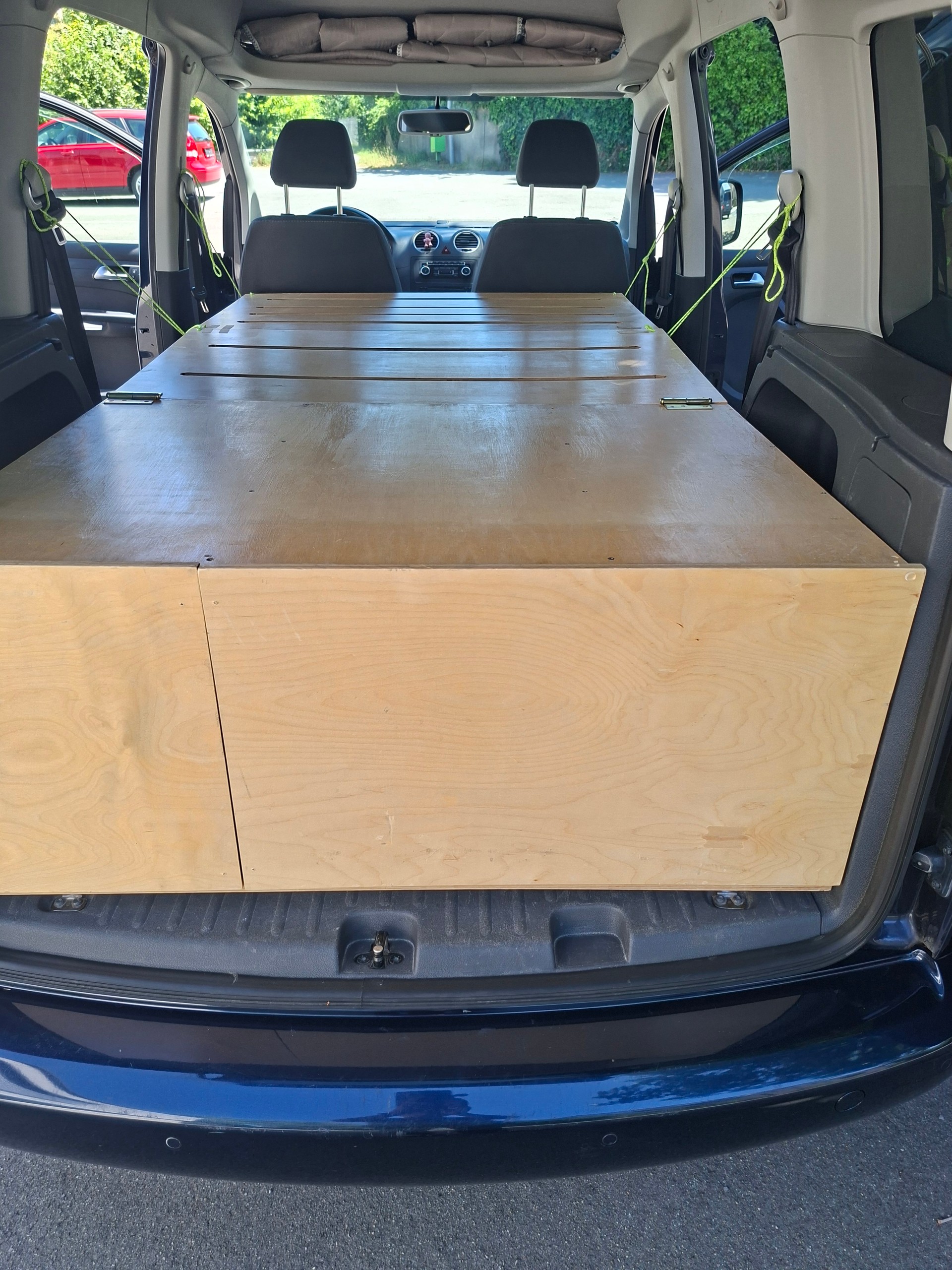 VW CADDY 2.0 TDI 140PS 4Motion DSG AUT Camper 5Sitze-image-11