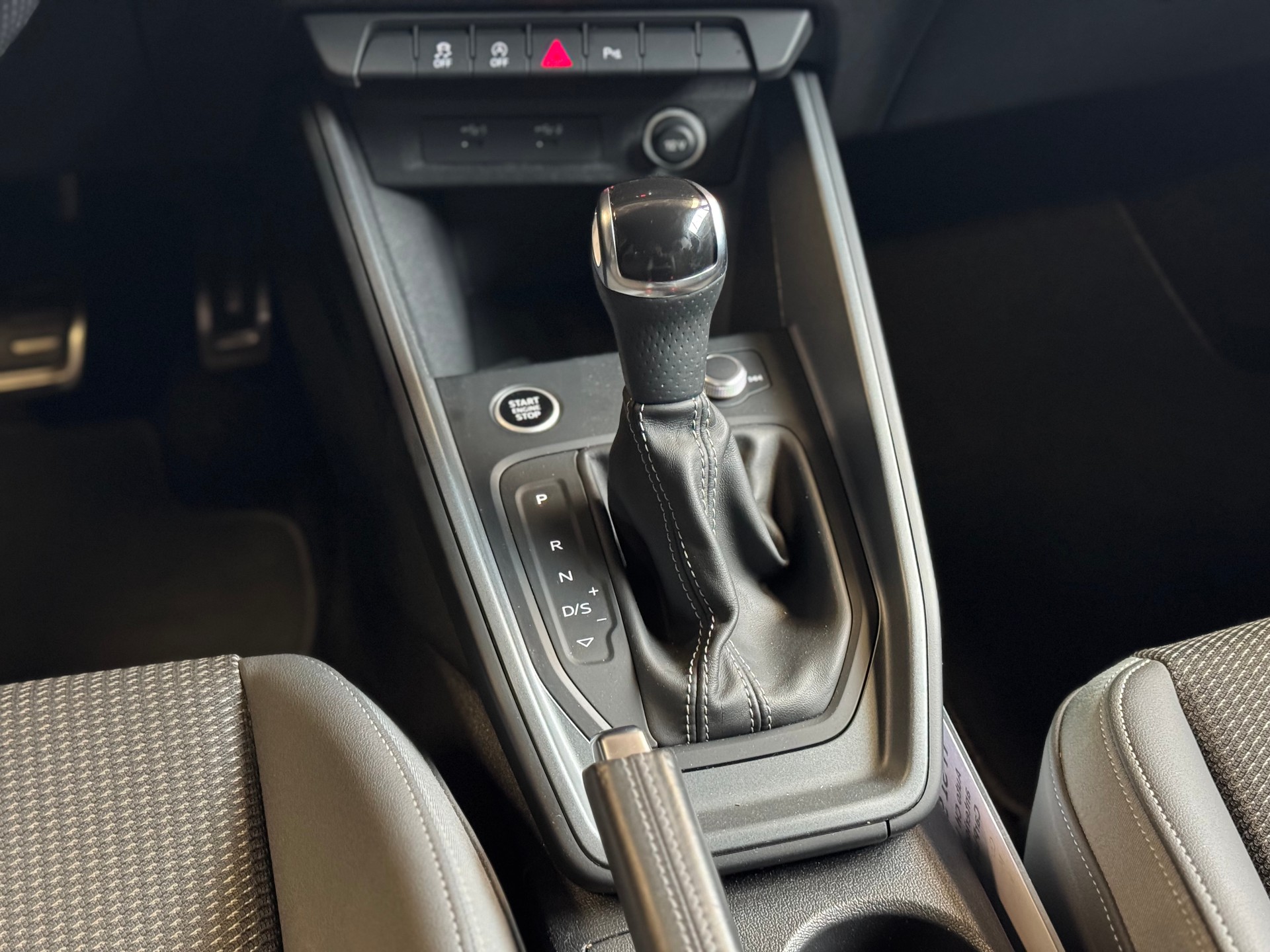 AUDI A1 Sportback 30 TFSI S Line S-tronic-image-13