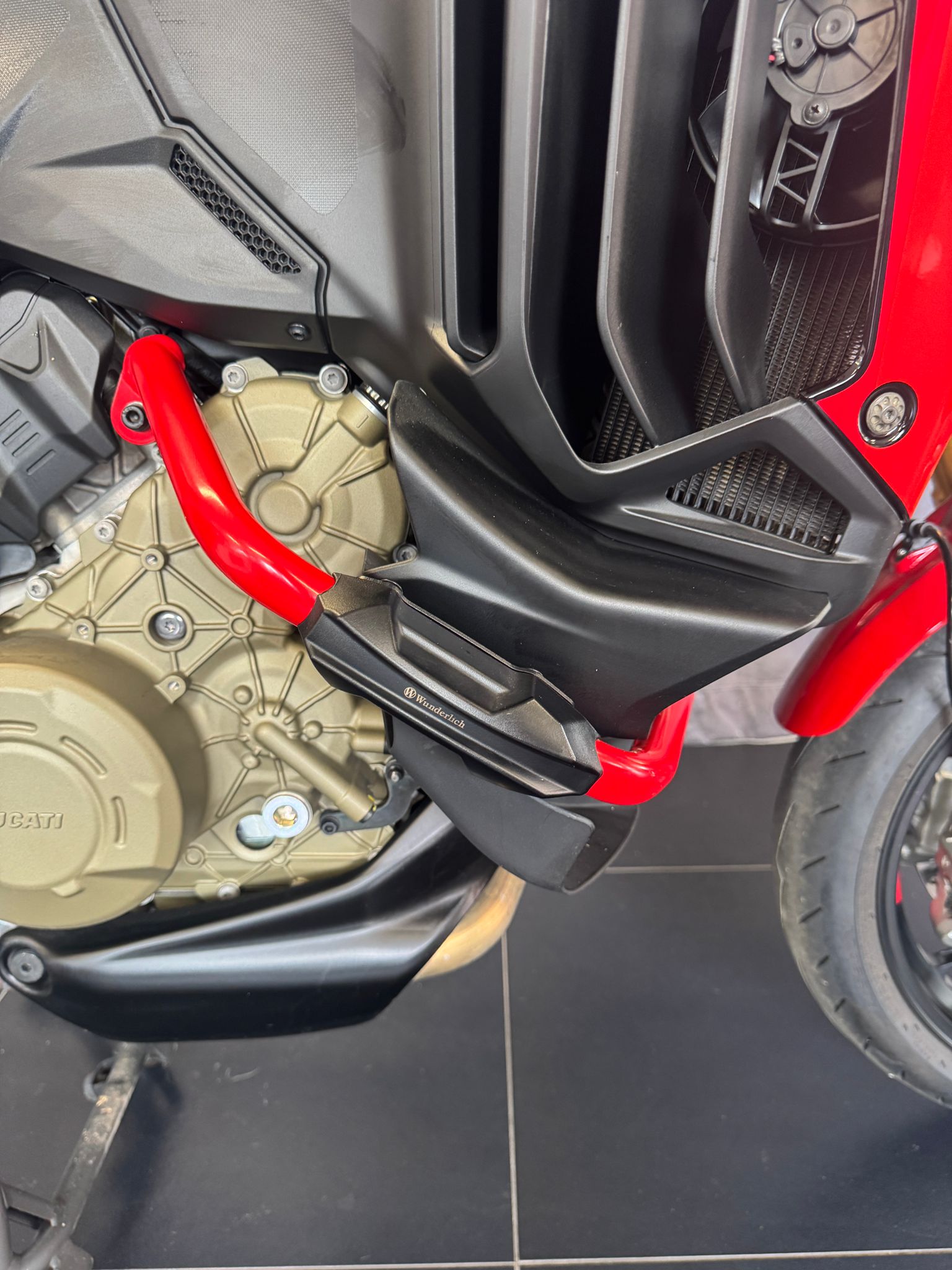 DUCATI Multistrada V4 Pikes Peak Radar-showroom-element-3