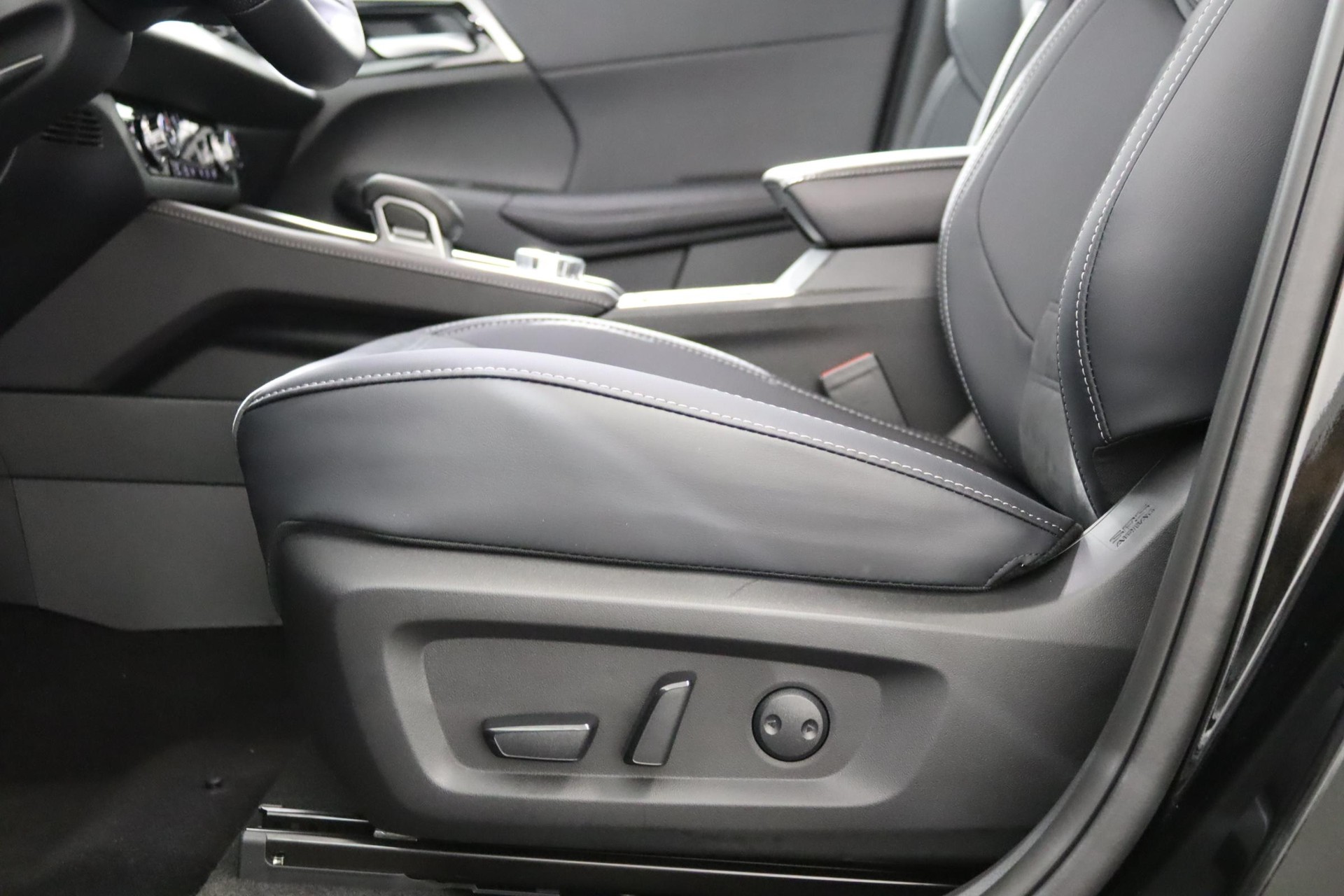 MITSUBISHI Outlander 2.4 PHEV Intense 4x4, Leasing dès 0.8 %-image-7