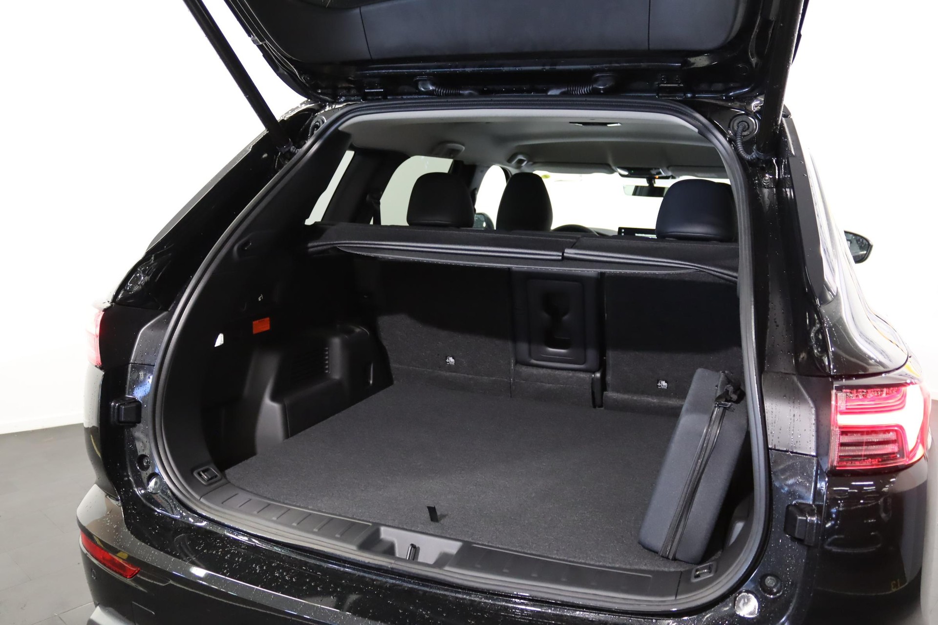 MITSUBISHI Outlander 2.4 PHEV Intense 4x4, Leasing dès 0.8 %-image-2