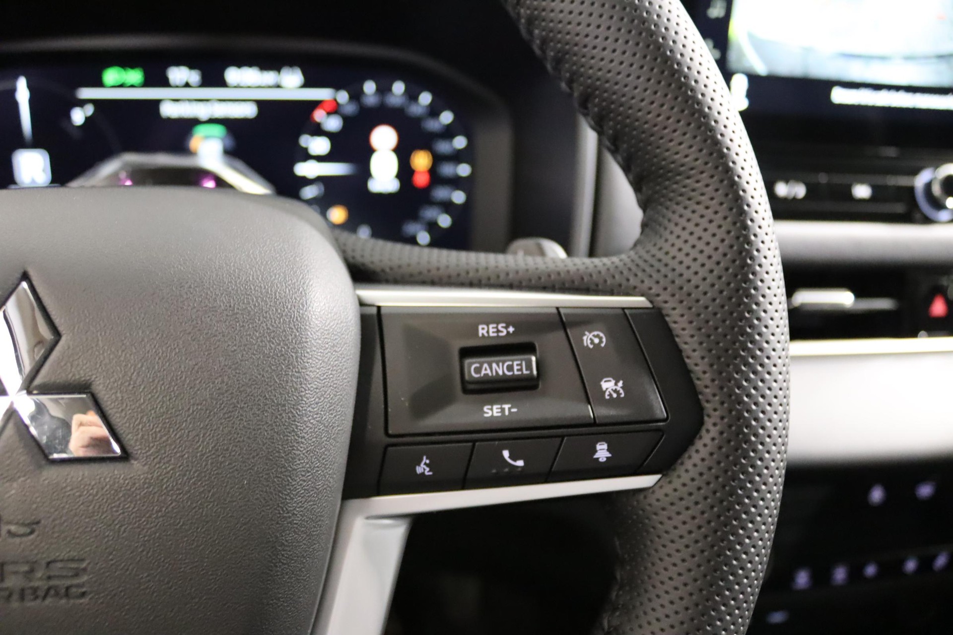 MITSUBISHI Outlander 2.4 PHEV Intense 4x4, Leasing dès 0.8 %-image-12