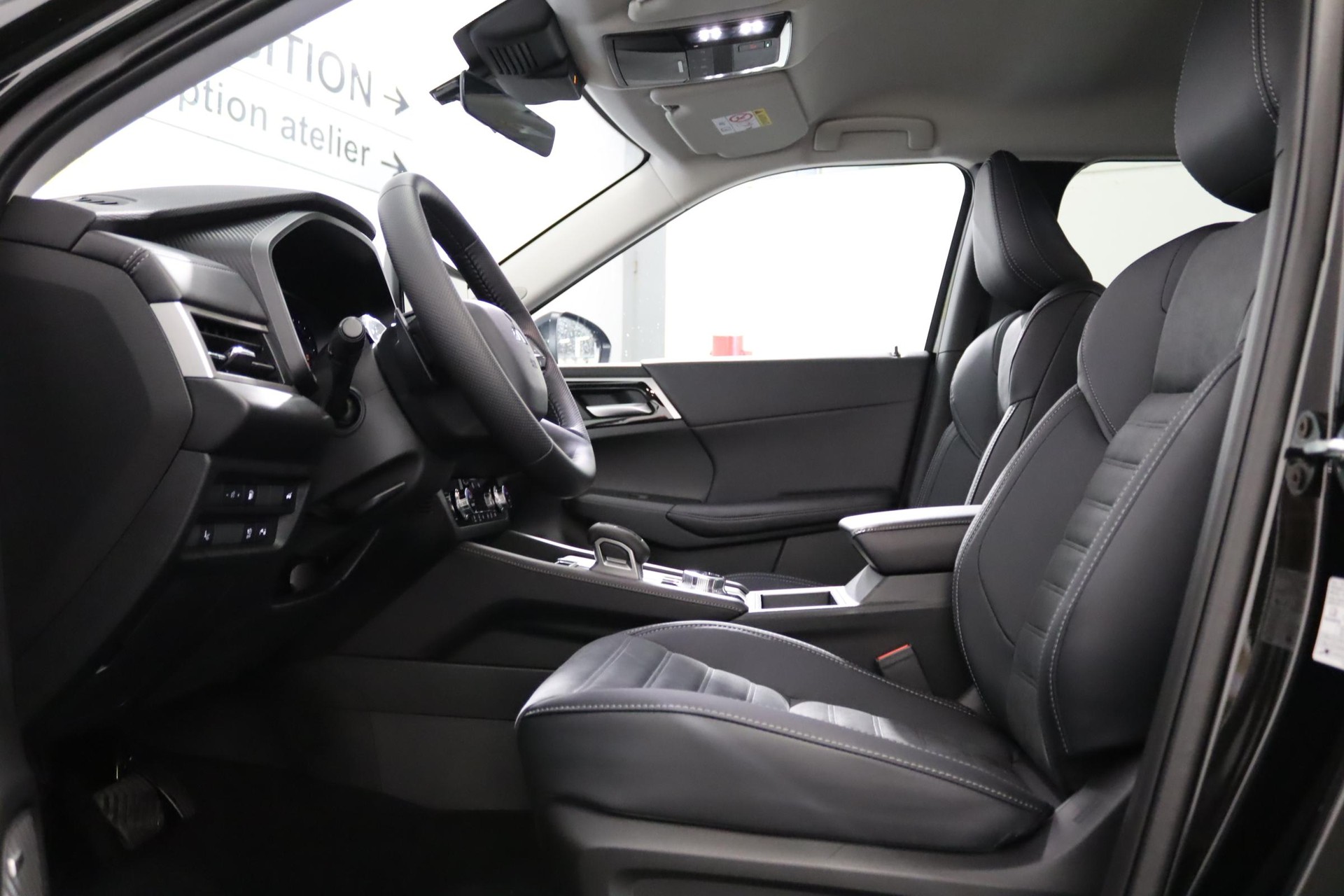 MITSUBISHI Outlander 2.4 PHEV Intense 4x4, Leasing dès 0.8 %-image-6