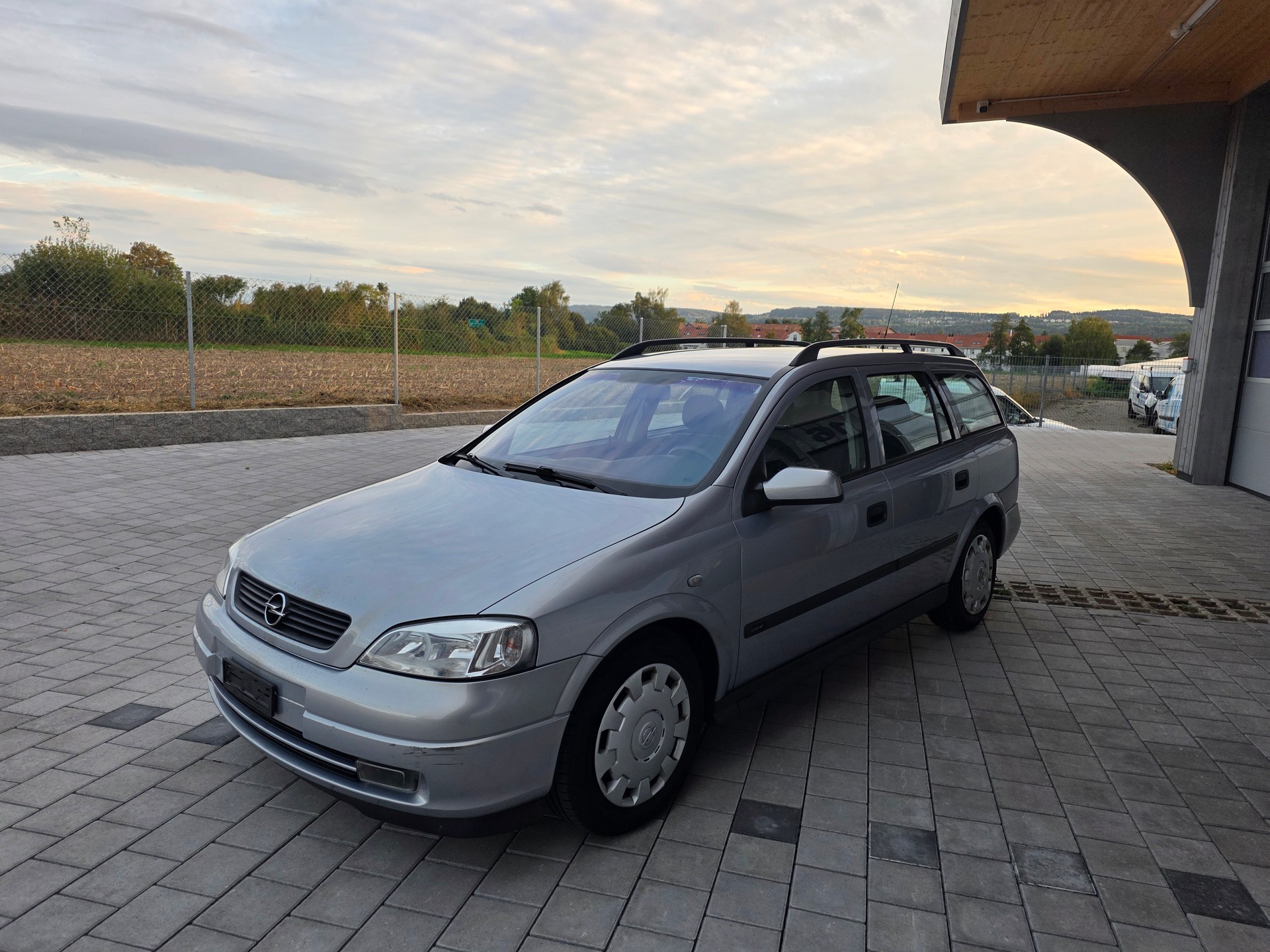 OPEL Astra Caravan 1.6i 16V Favorit-image-2
