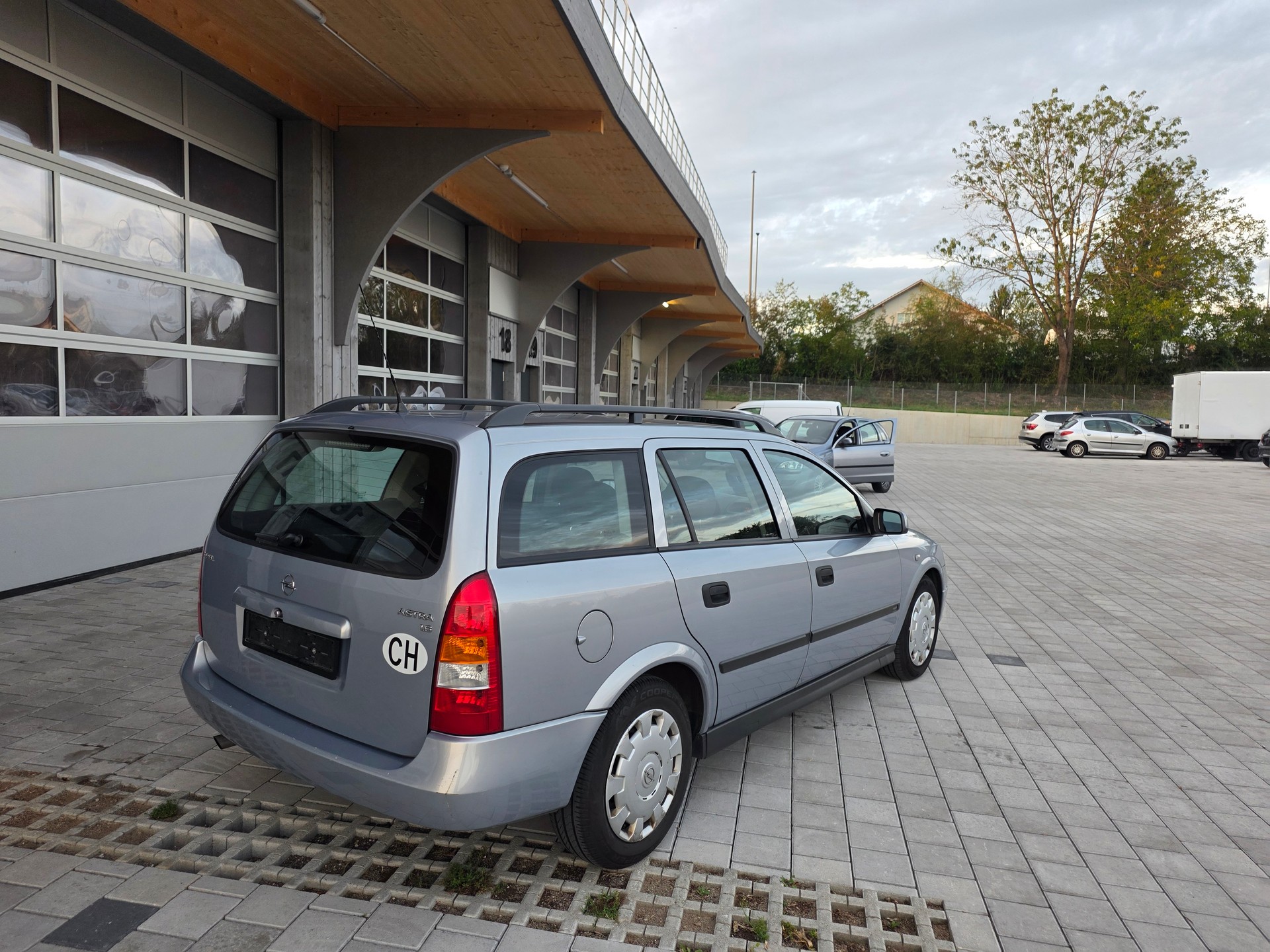 OPEL Astra Caravan 1.6i 16V Favorit-image-7