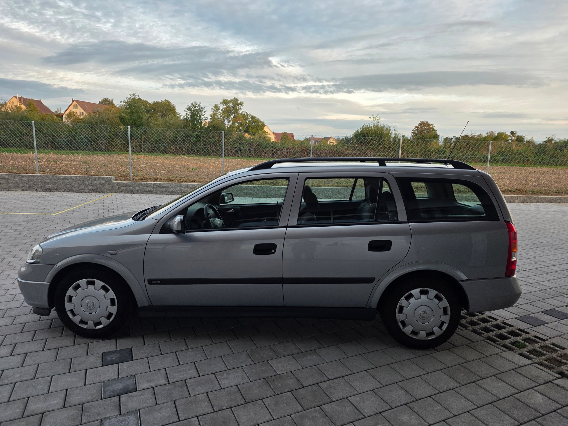 OPEL Astra Caravan 1.6i 16V Favorit-image-5