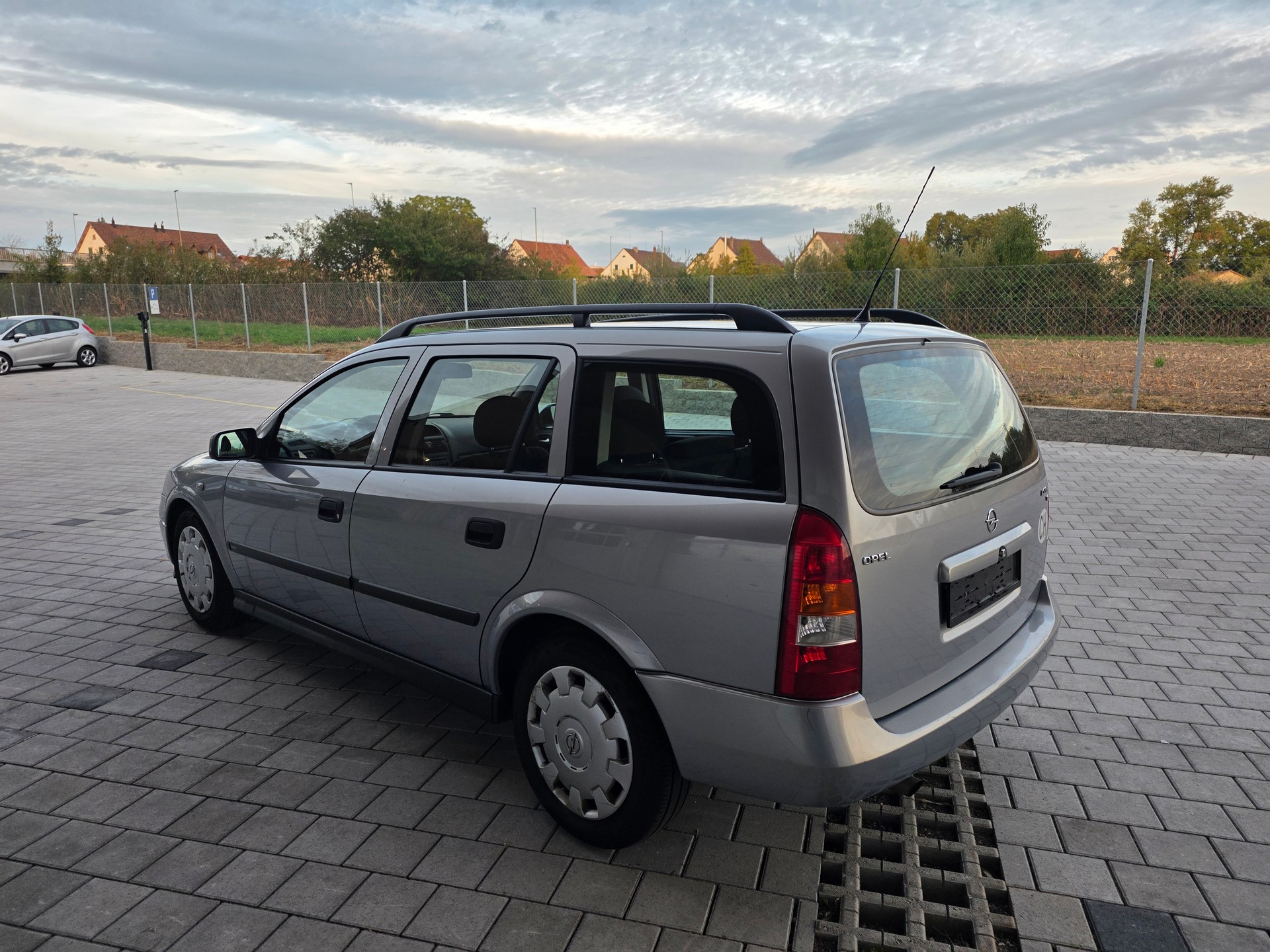 OPEL Astra Caravan 1.6i 16V Favorit-image-6