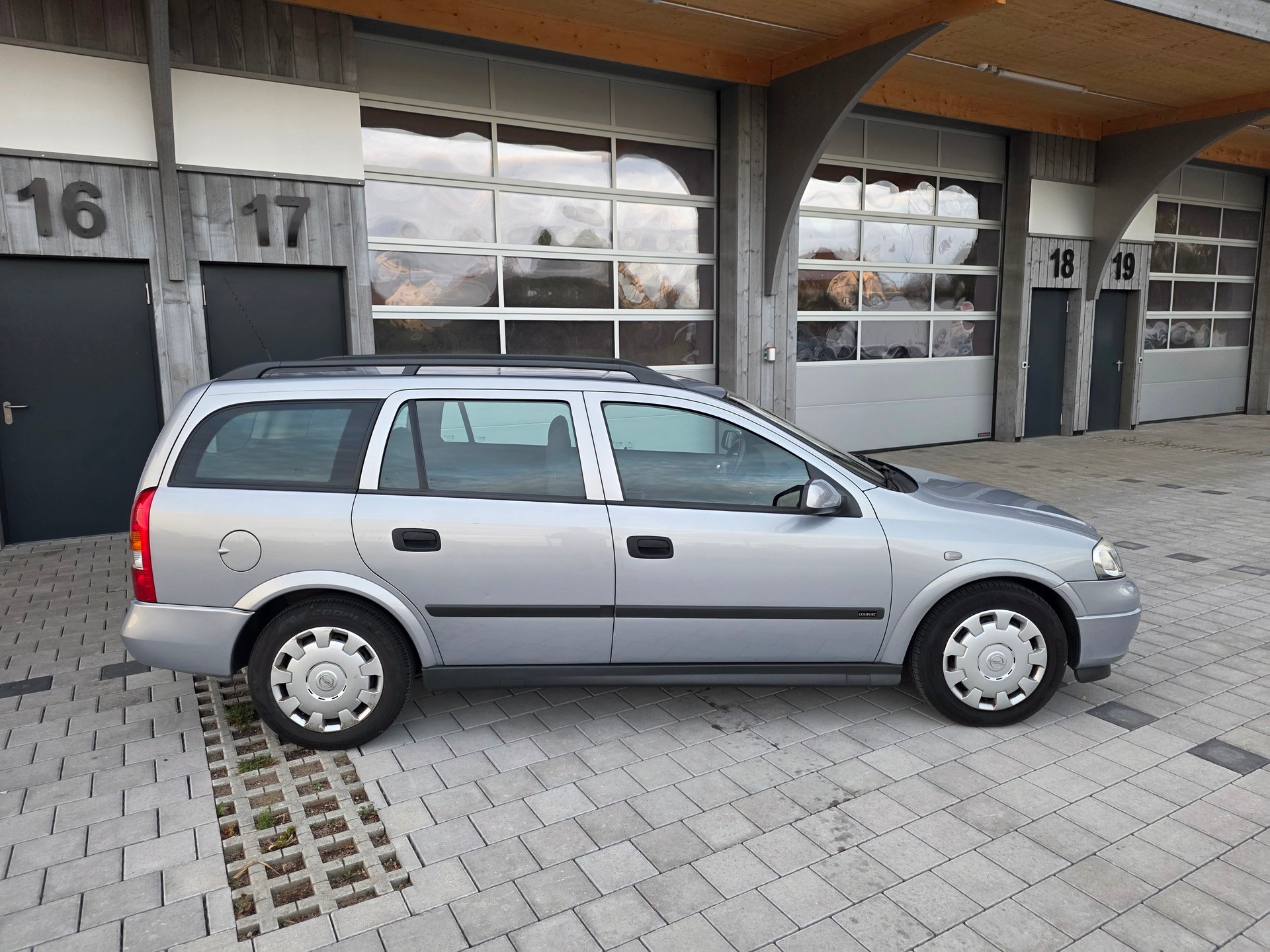 OPEL Astra Caravan 1.6i 16V Favorit-image-4