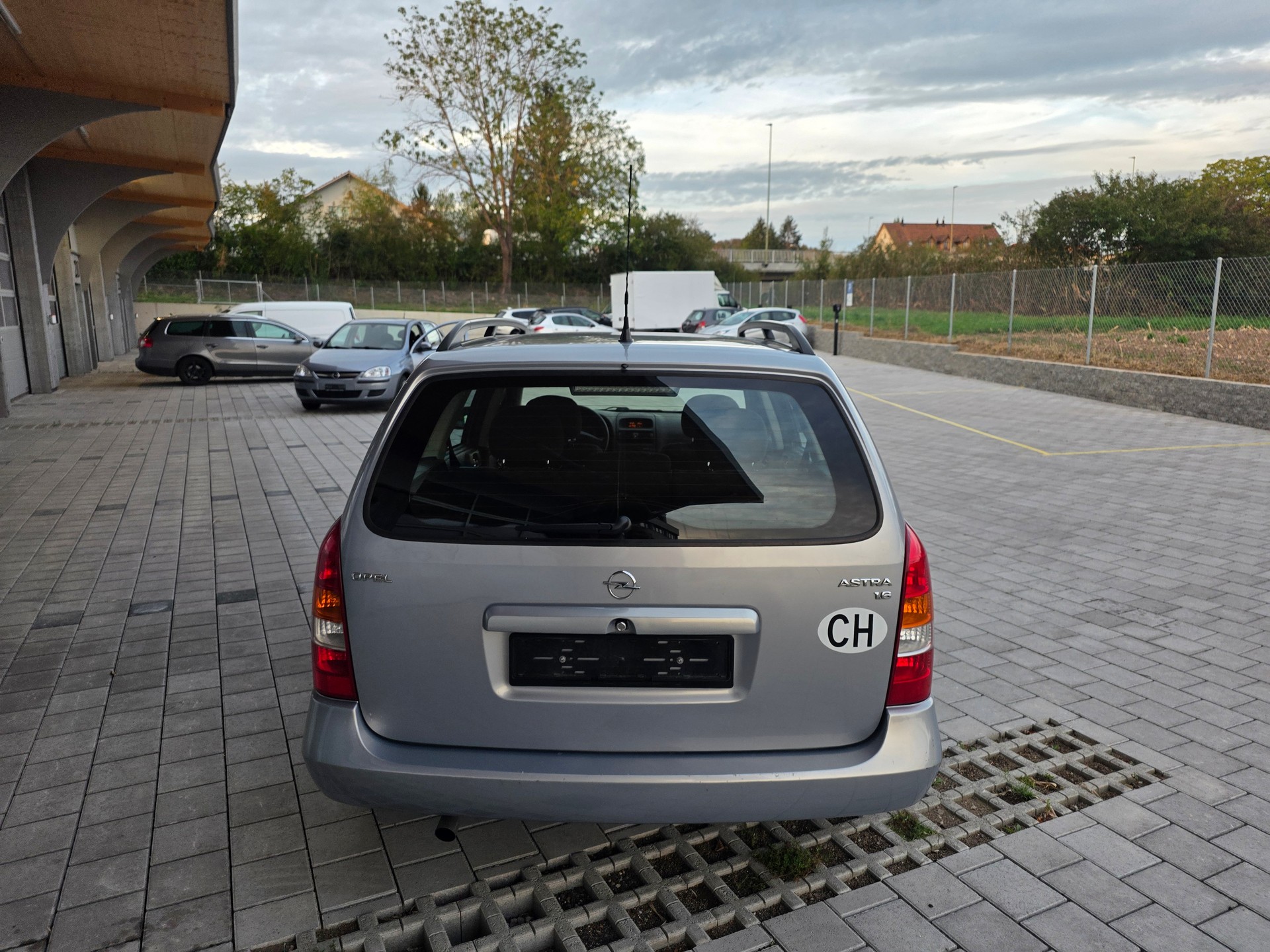 OPEL Astra Caravan 1.6i 16V Favorit-image-8