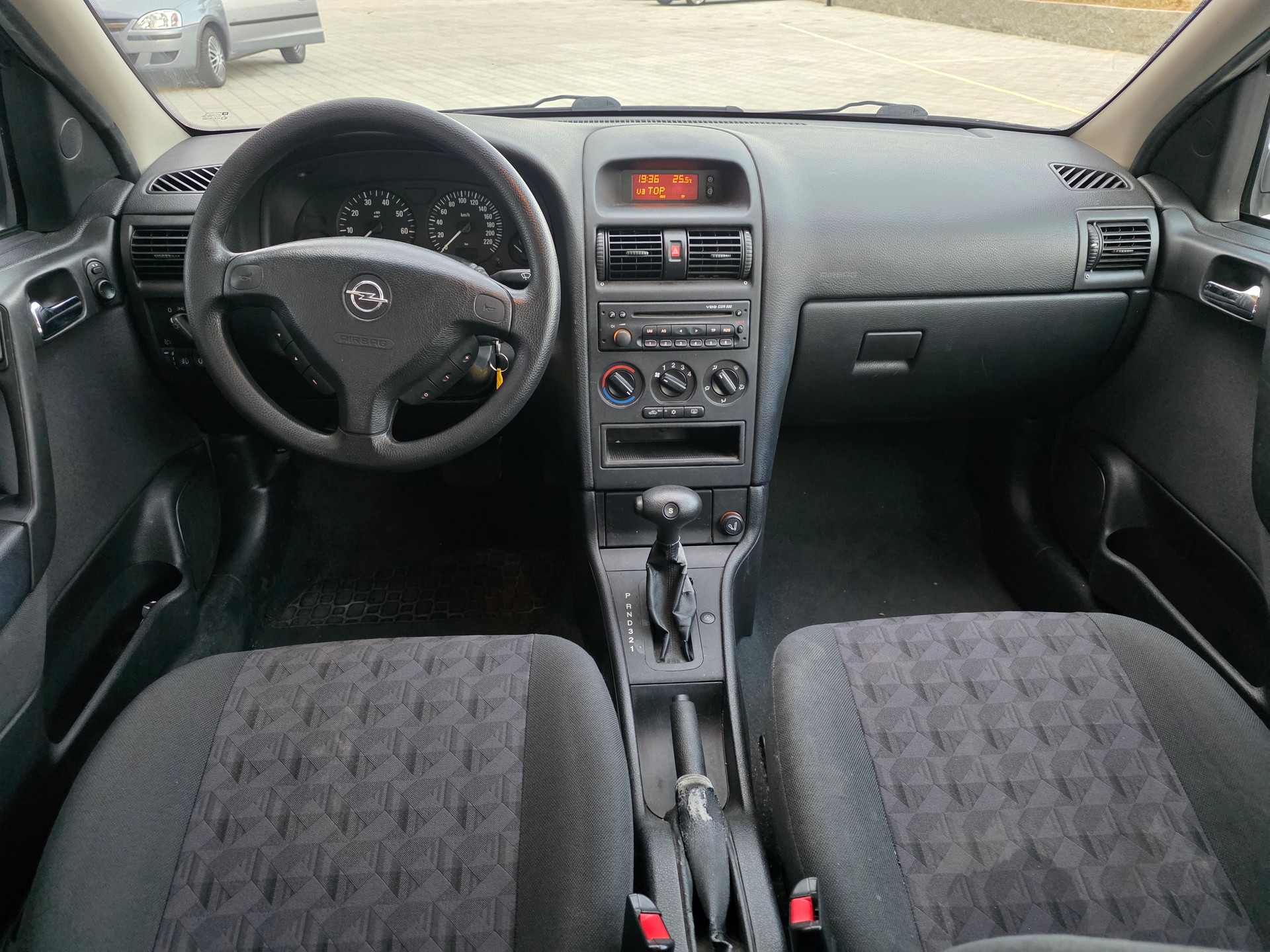 OPEL Astra Caravan 1.6i 16V Favorit-image-9