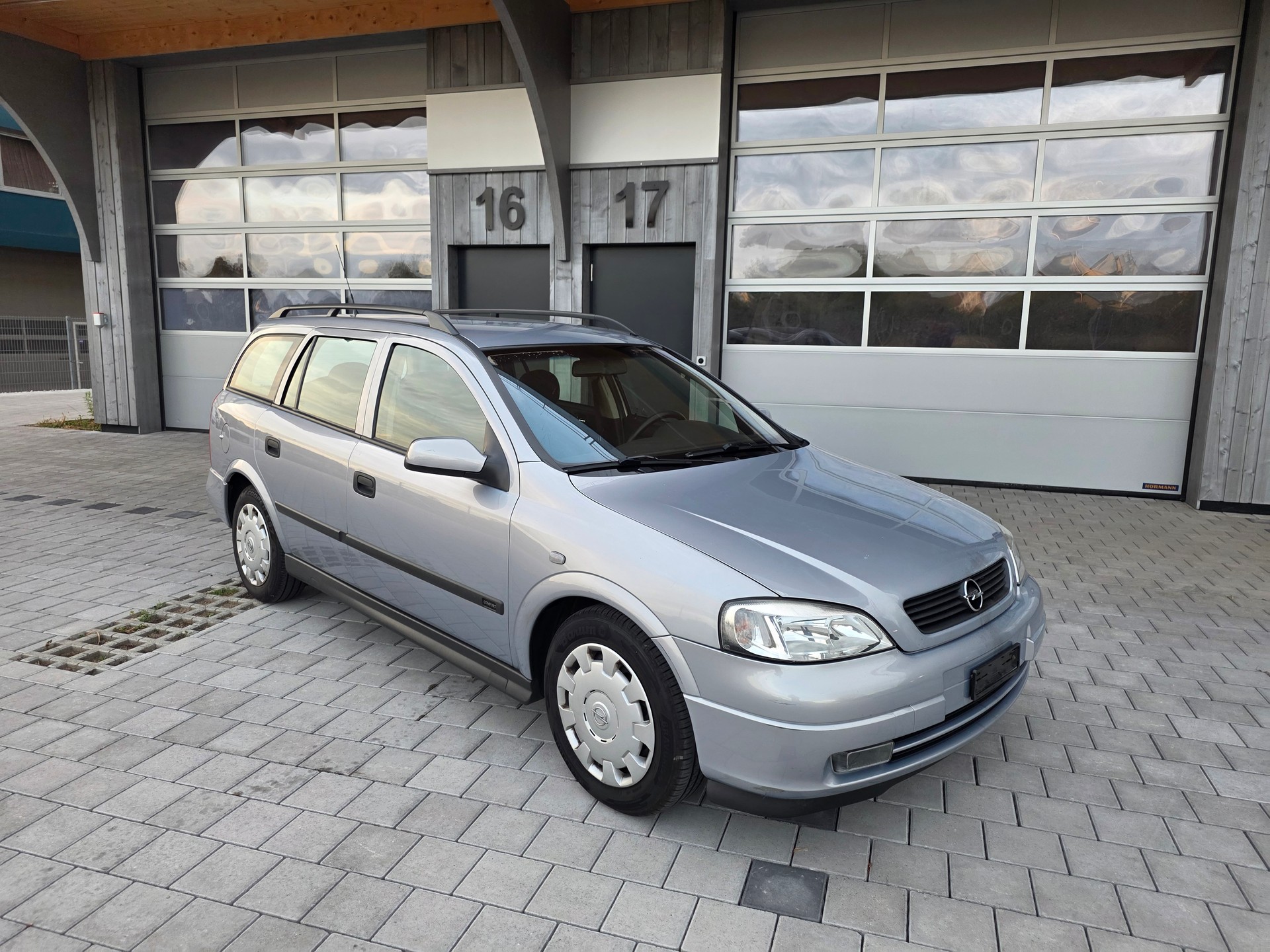 OPEL Astra Caravan 1.6i 16V Favorit-image-3