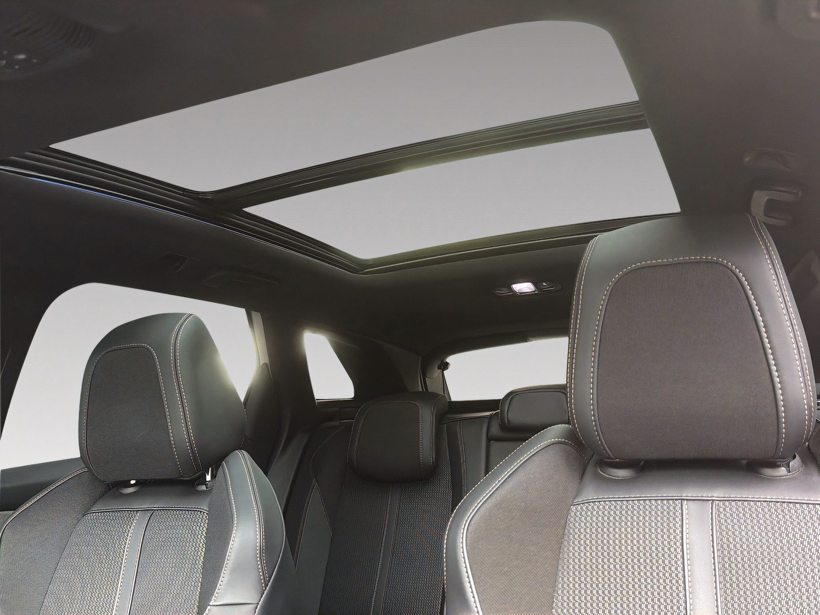 PEUGEOT 3008 1.6 Plug-in Hybrid GT-image-6