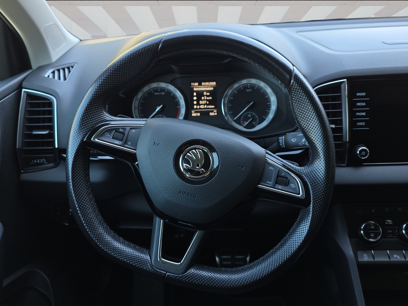 SKODA Karoq 2.0 TDI SCR Style 4x4 DSG-image-5