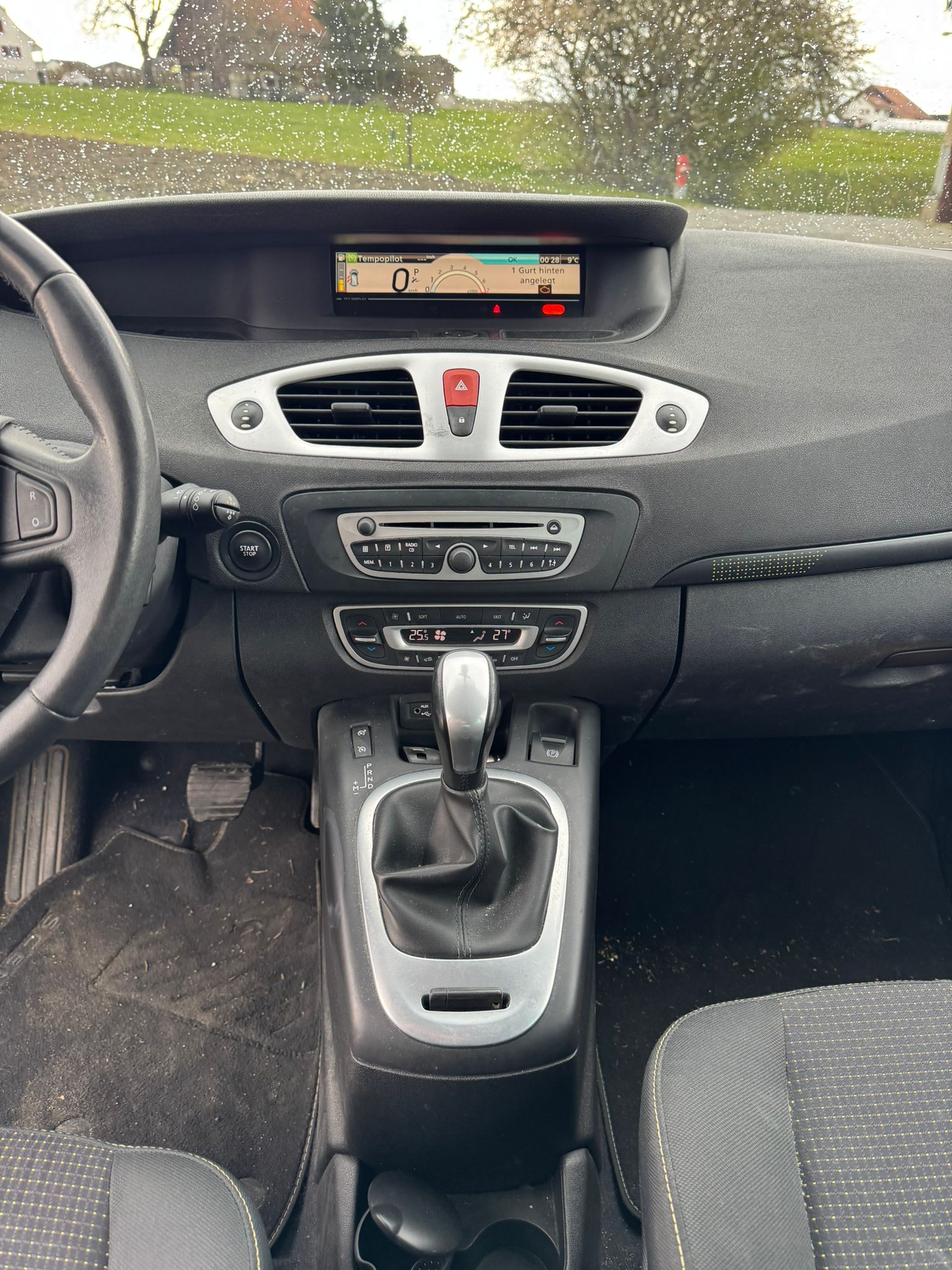 RENAULT Grand Scénic 2.0 16V Dynamique X-Tronic CVT-image-11