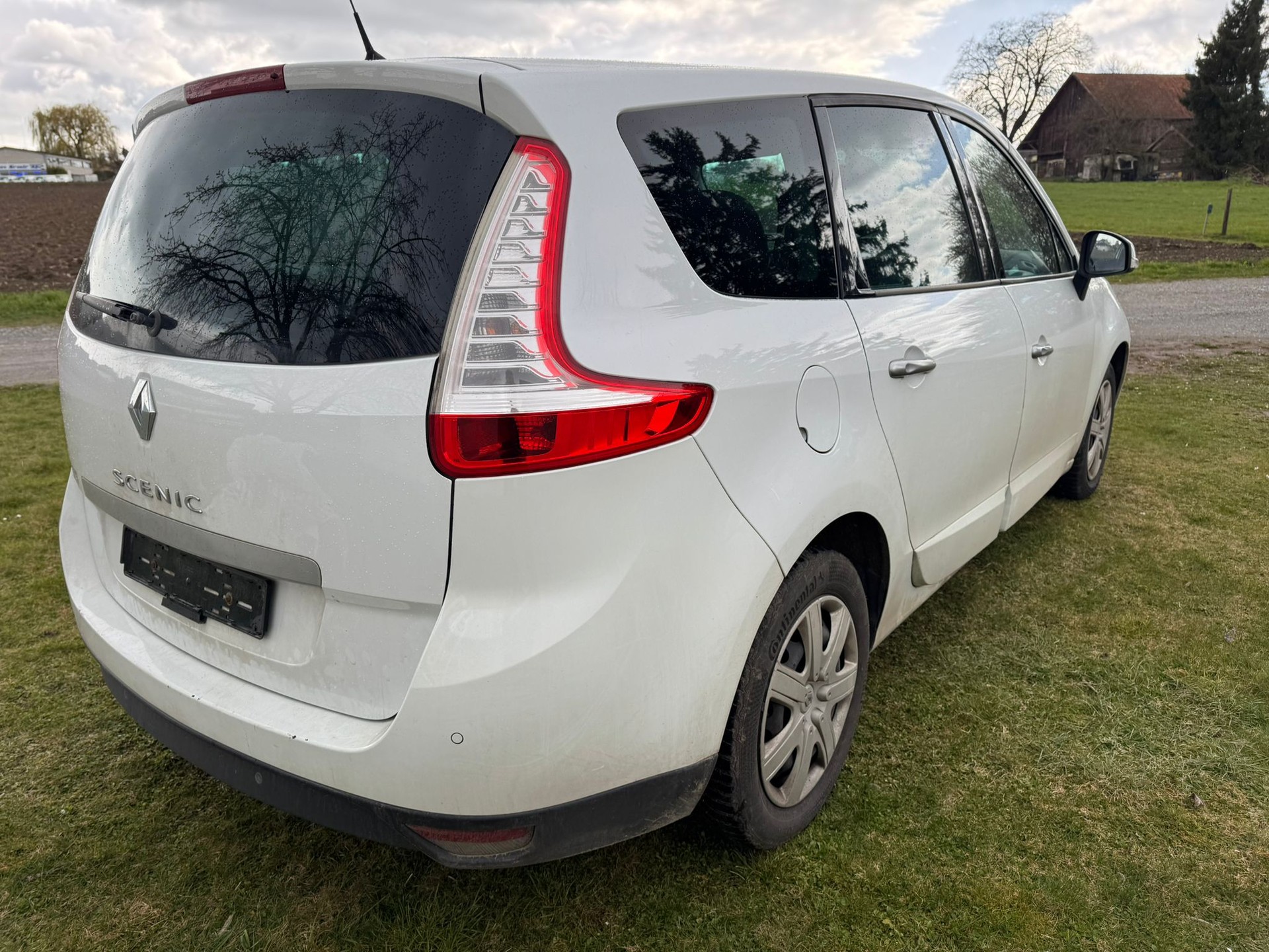 RENAULT Grand Scénic 2.0 16V Dynamique X-Tronic CVT-image-8
