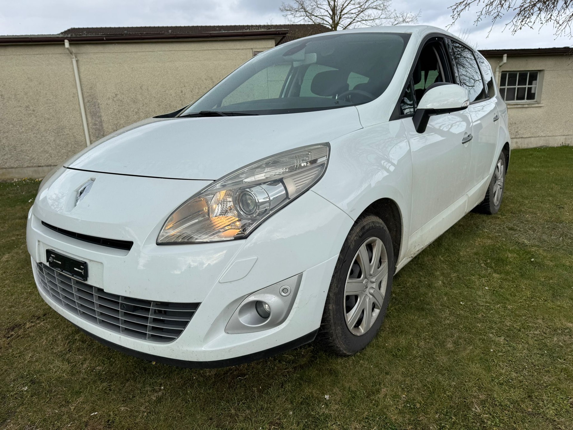 RENAULT Grand Scénic 2.0 16V Dynamique X-Tronic CVT-image-0