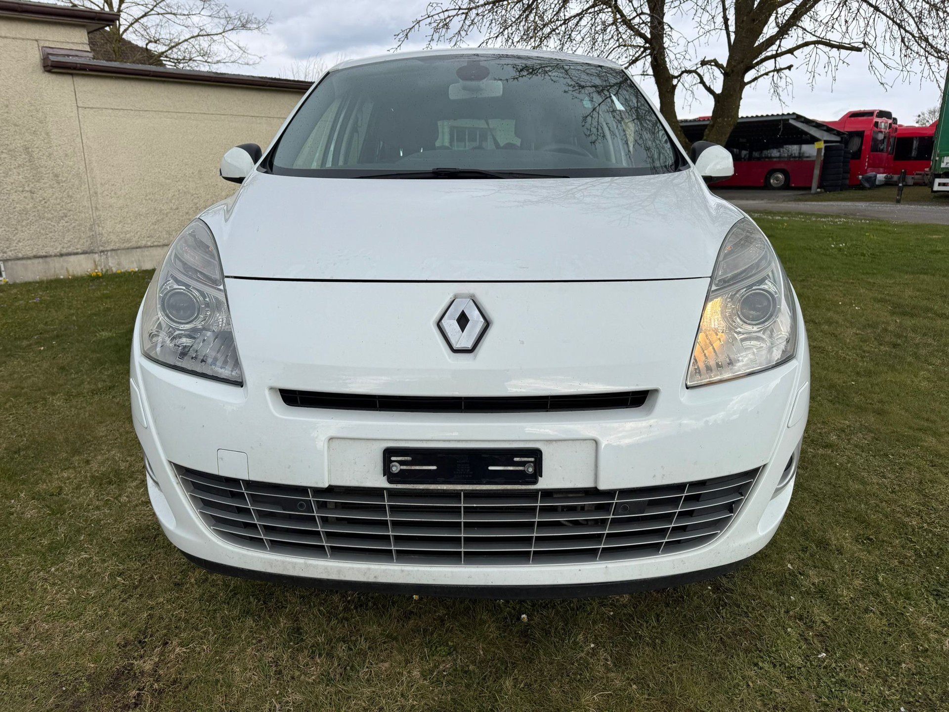 RENAULT Grand Scénic 2.0 16V Dynamique X-Tronic CVT-image-1