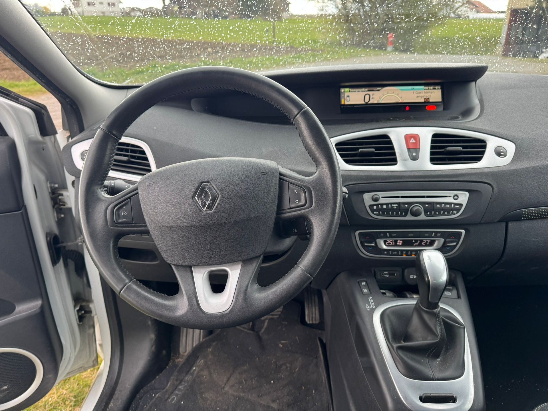 RENAULT Grand Scénic 2.0 16V Dynamique X-Tronic CVT-image-10