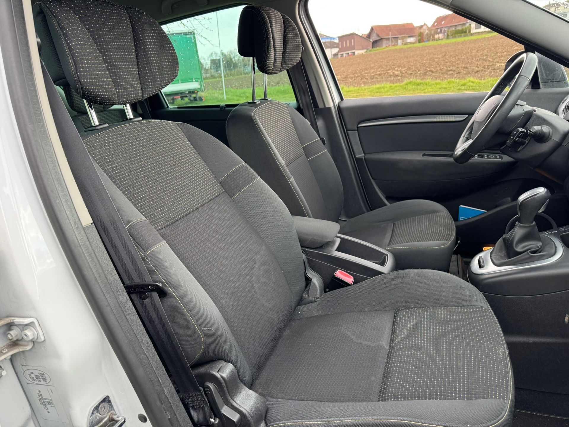 RENAULT Grand Scénic 2.0 16V Dynamique X-Tronic CVT-image-13