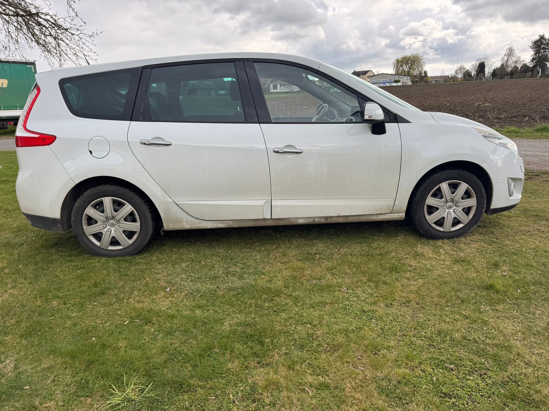 RENAULT Grand Scénic 2.0 16V Dynamique X-Tronic CVT-image-4