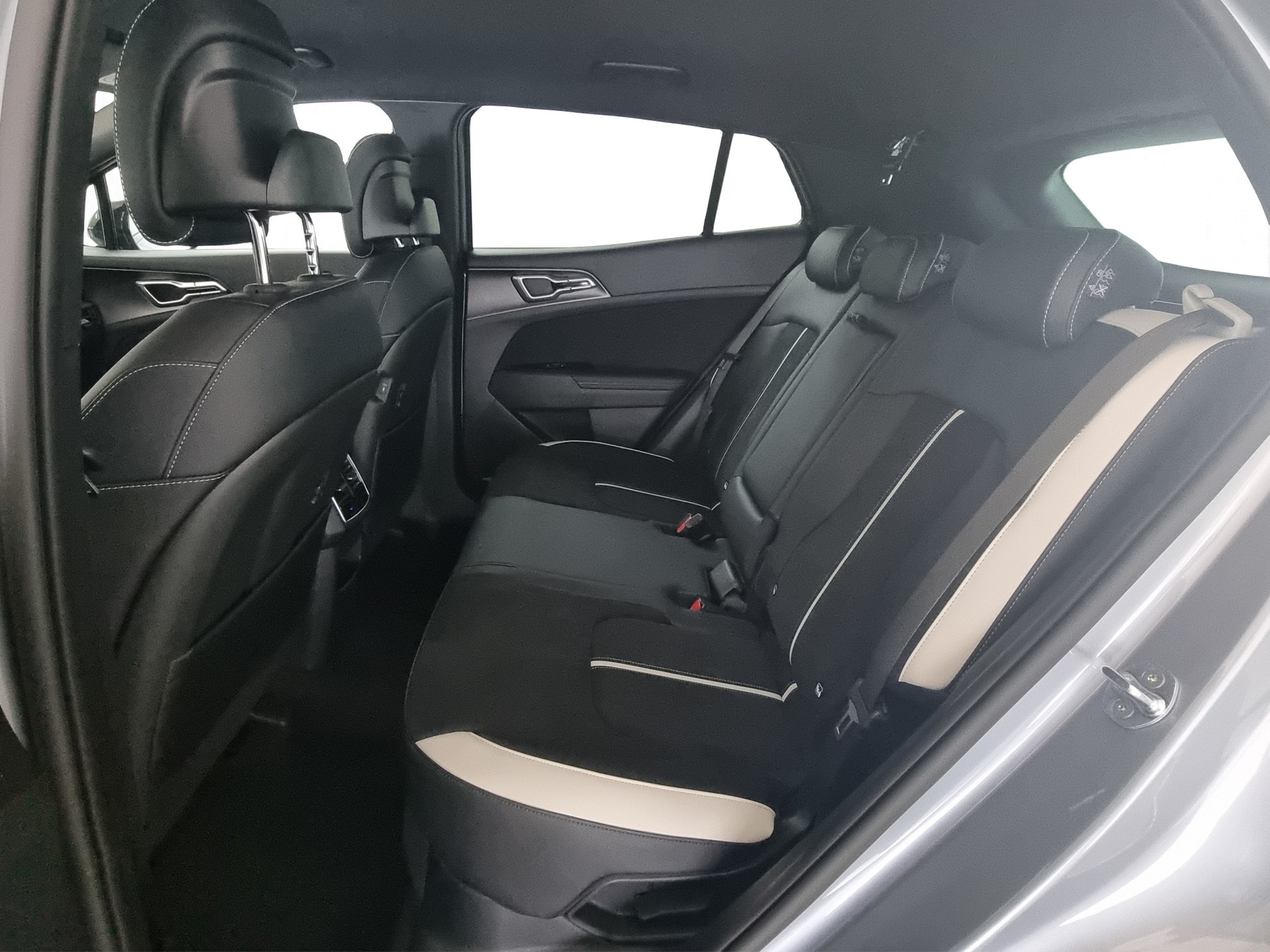 KIA Sportage 1.6 TGDi HEV AWD GT-Line-image-6