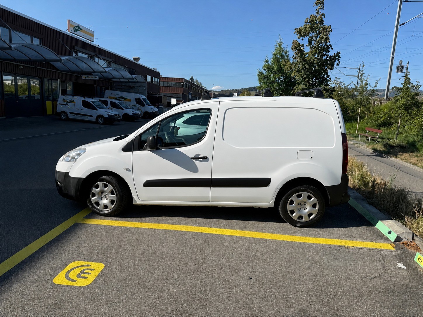 PEUGEOT 1.6 HDI 90 Urban-image-1