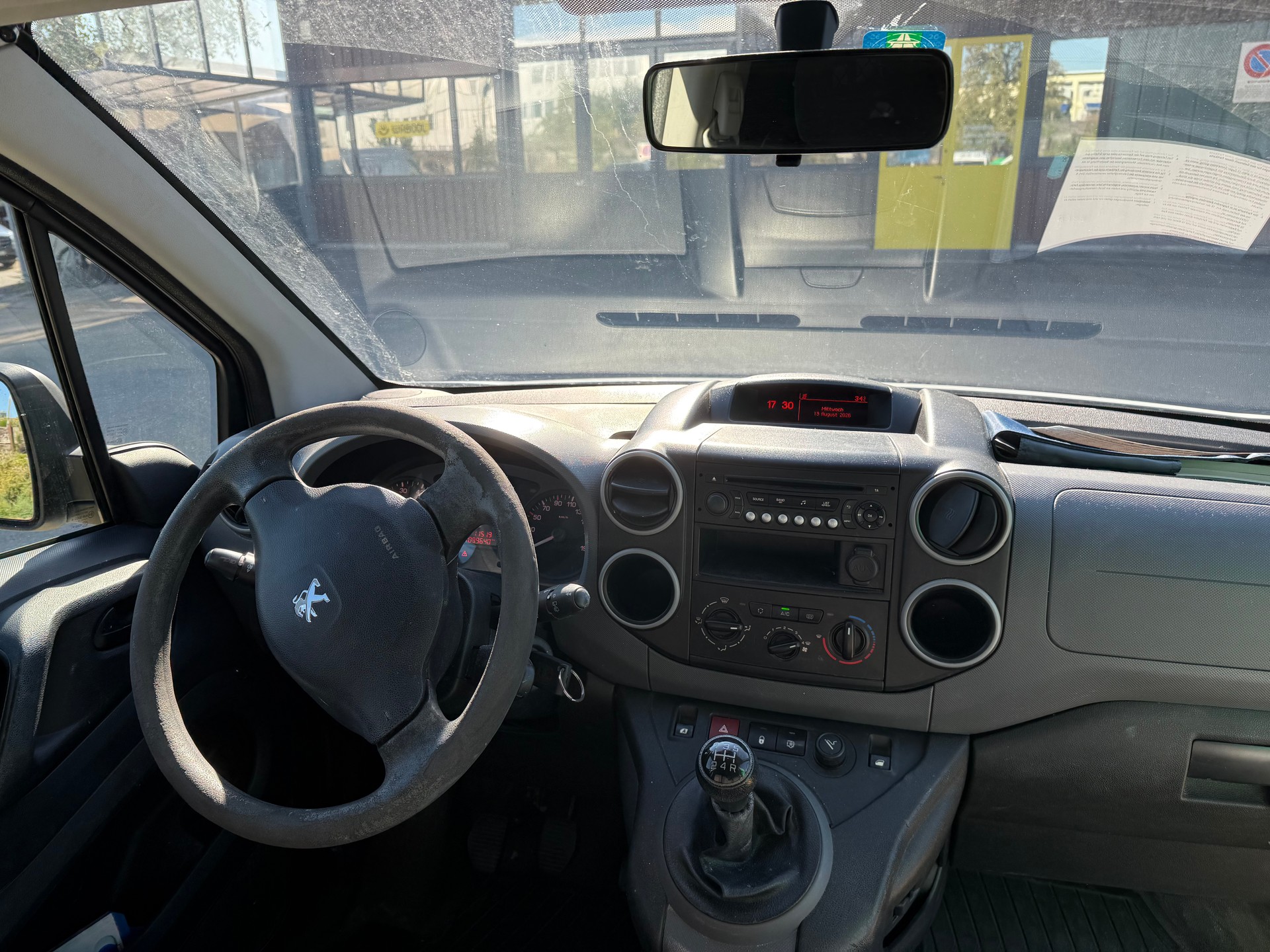 PEUGEOT 1.6 HDI 90 Urban-image-3