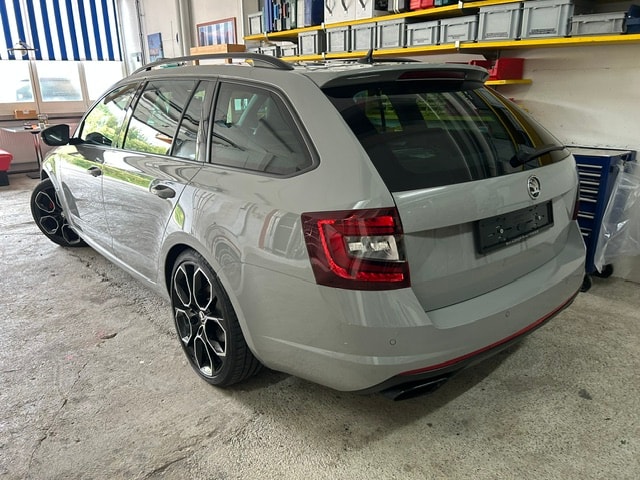 SKODA 2.0 TDI 210 RS Fin. Ed 4x4 DSG-Top Zustand-image-5