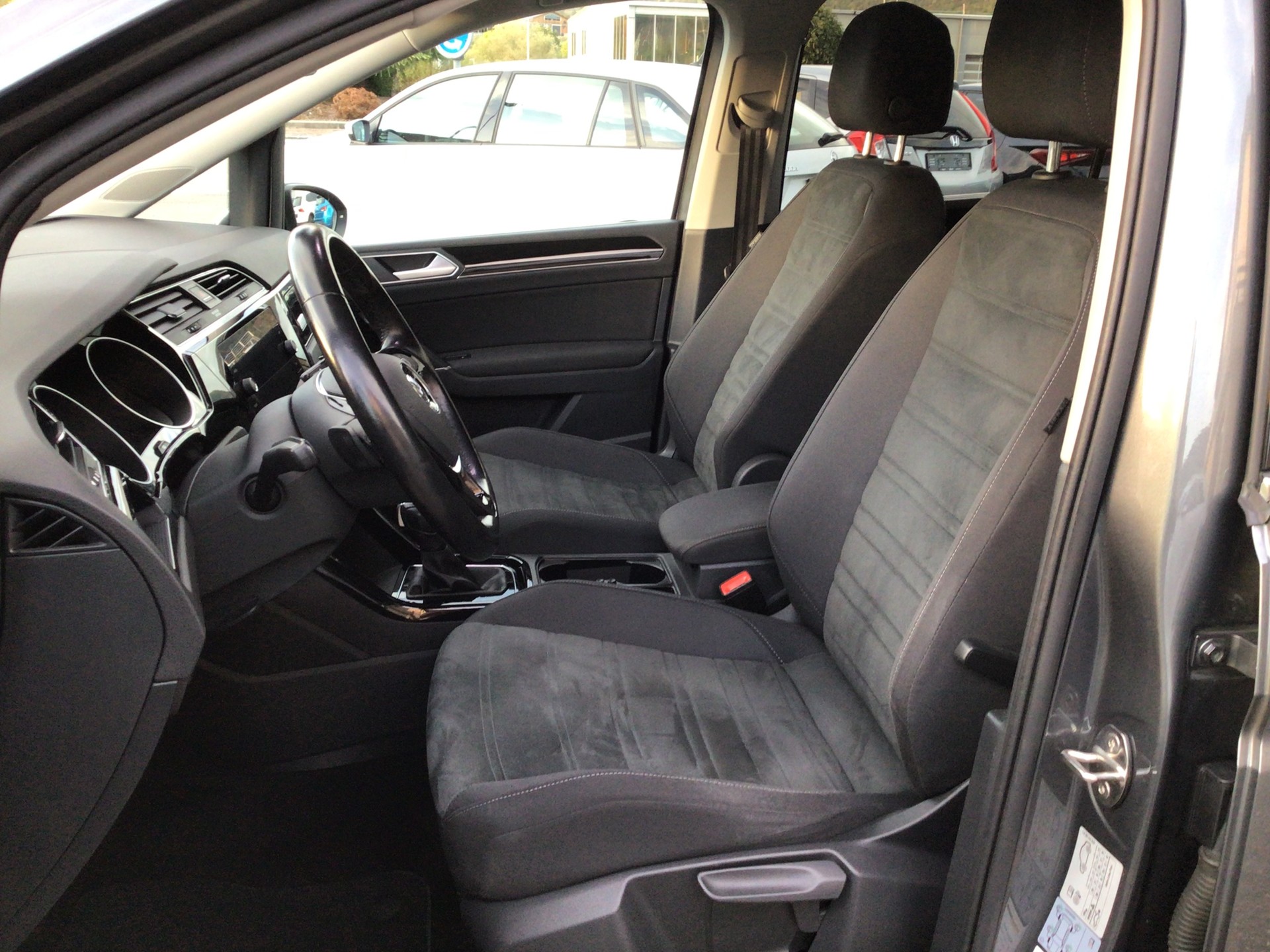 VW Touran 1.5 TSI EVO Highline DSG-image-5