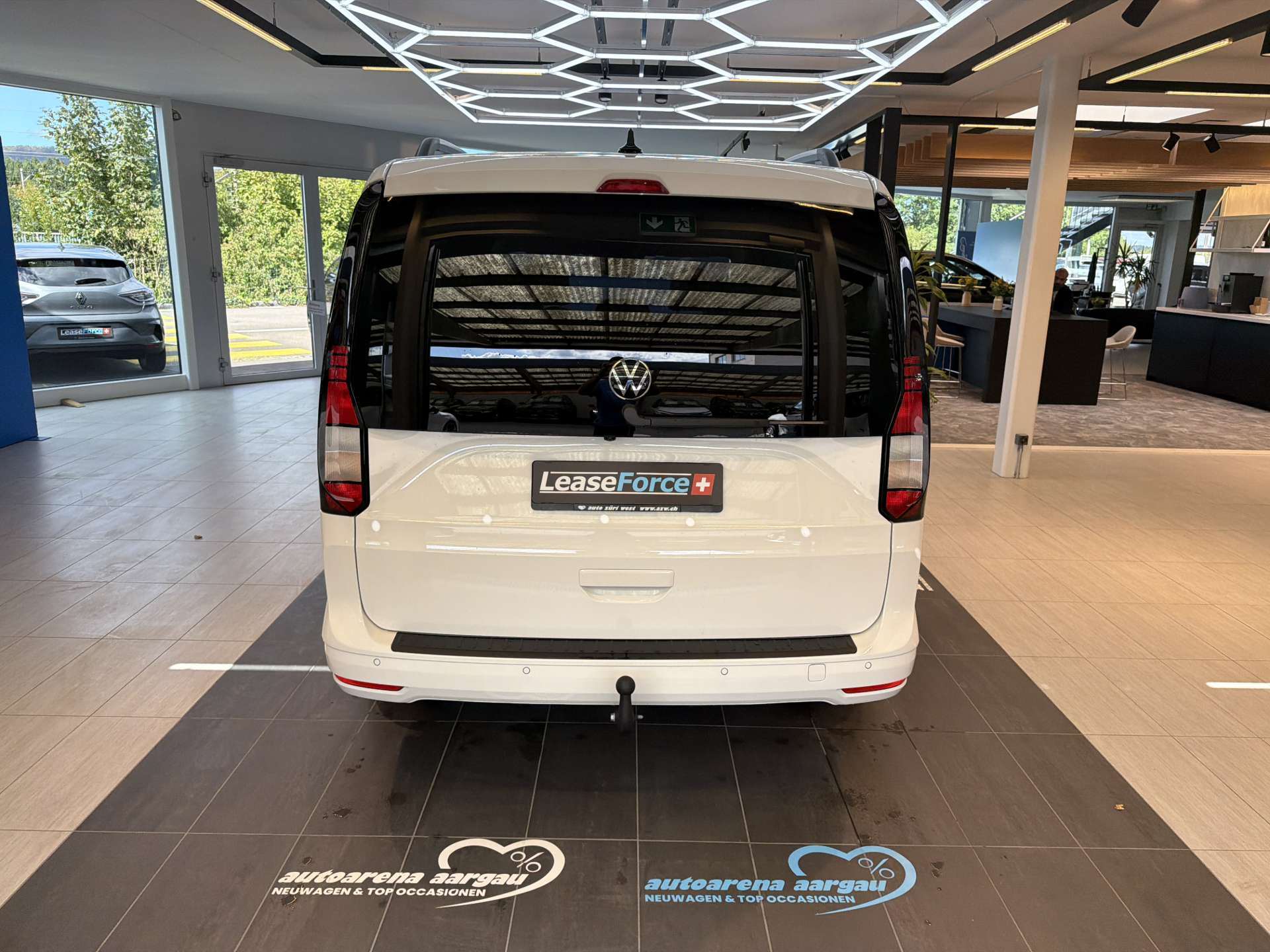 VW Caddy Maxi 2.0 TDi 4Motion 7-Plätzer-image-12