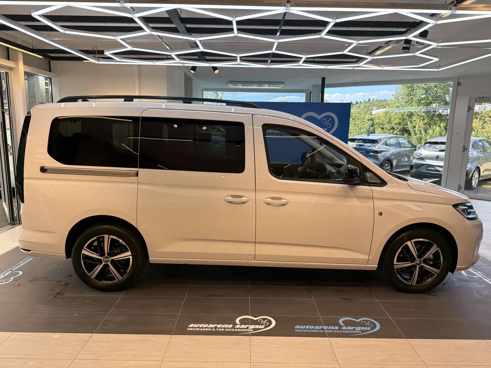VW Caddy Maxi 2.0 TDi 4Motion 7-Plätzer-image-13