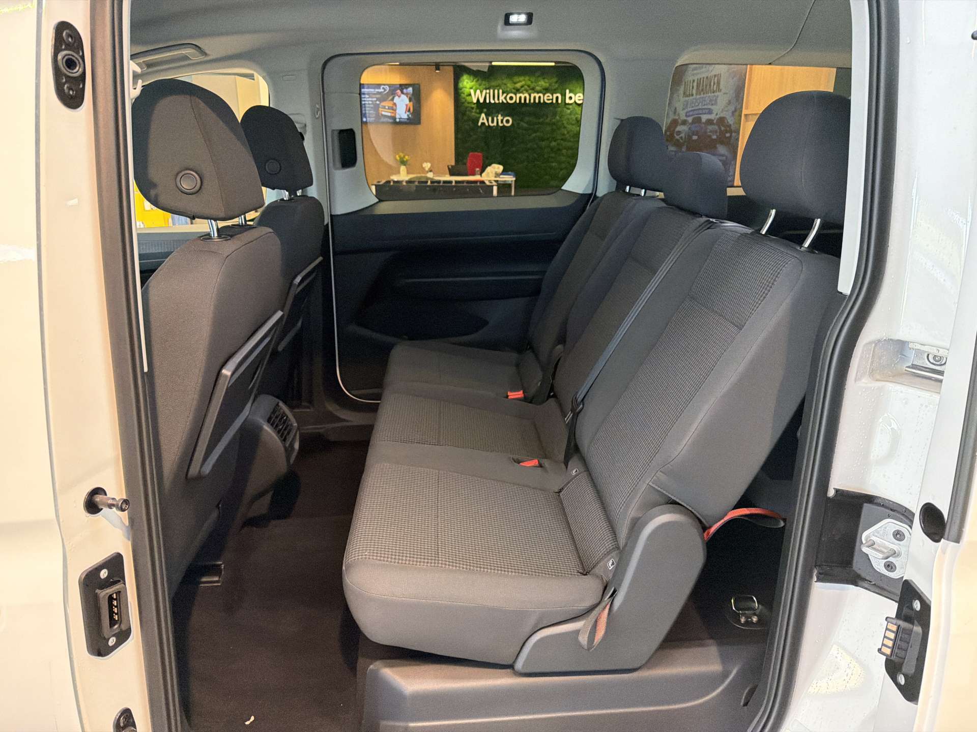 VW Caddy Maxi 2.0 TDi 4Motion 7-Plätzer-image-6