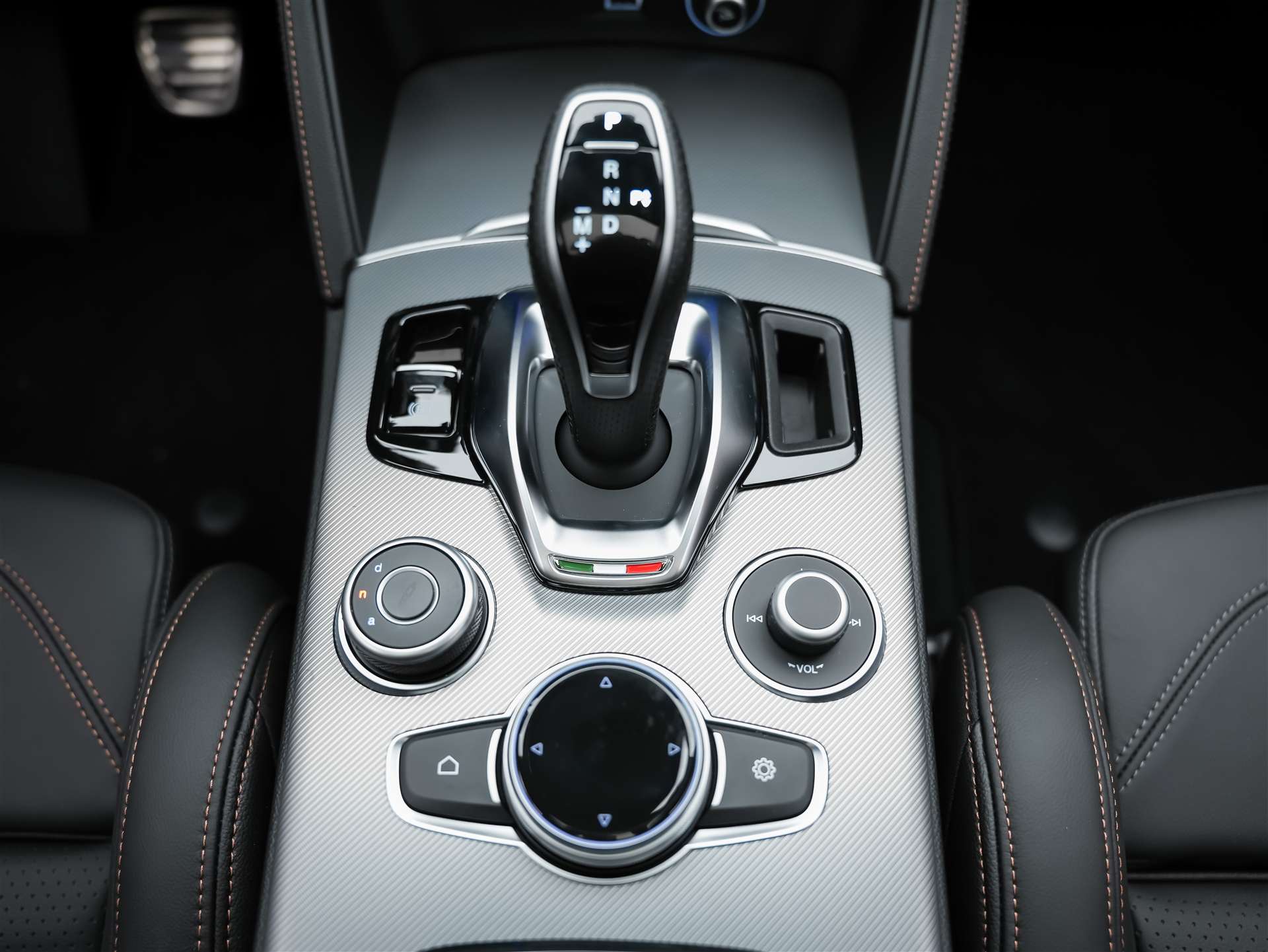 ALFA ROMEO Stelvio 2.0 Intensa Q4 AT8 *SOFORT Verfügbar*Werksgarantie*Panorama*Harman/Kardon*-image-23