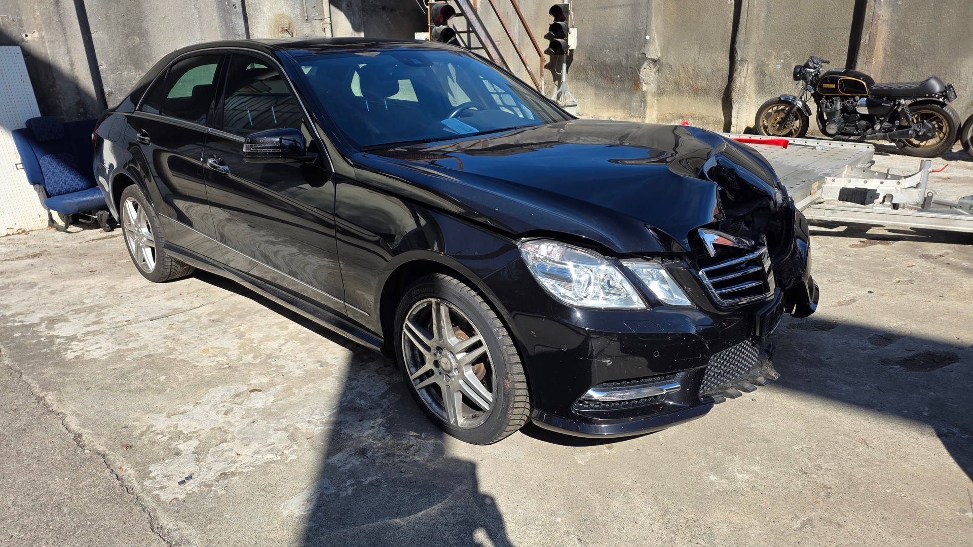 MERCEDES-BENZ E 500 V8 BlueEF Avantg. 4matic-image-2