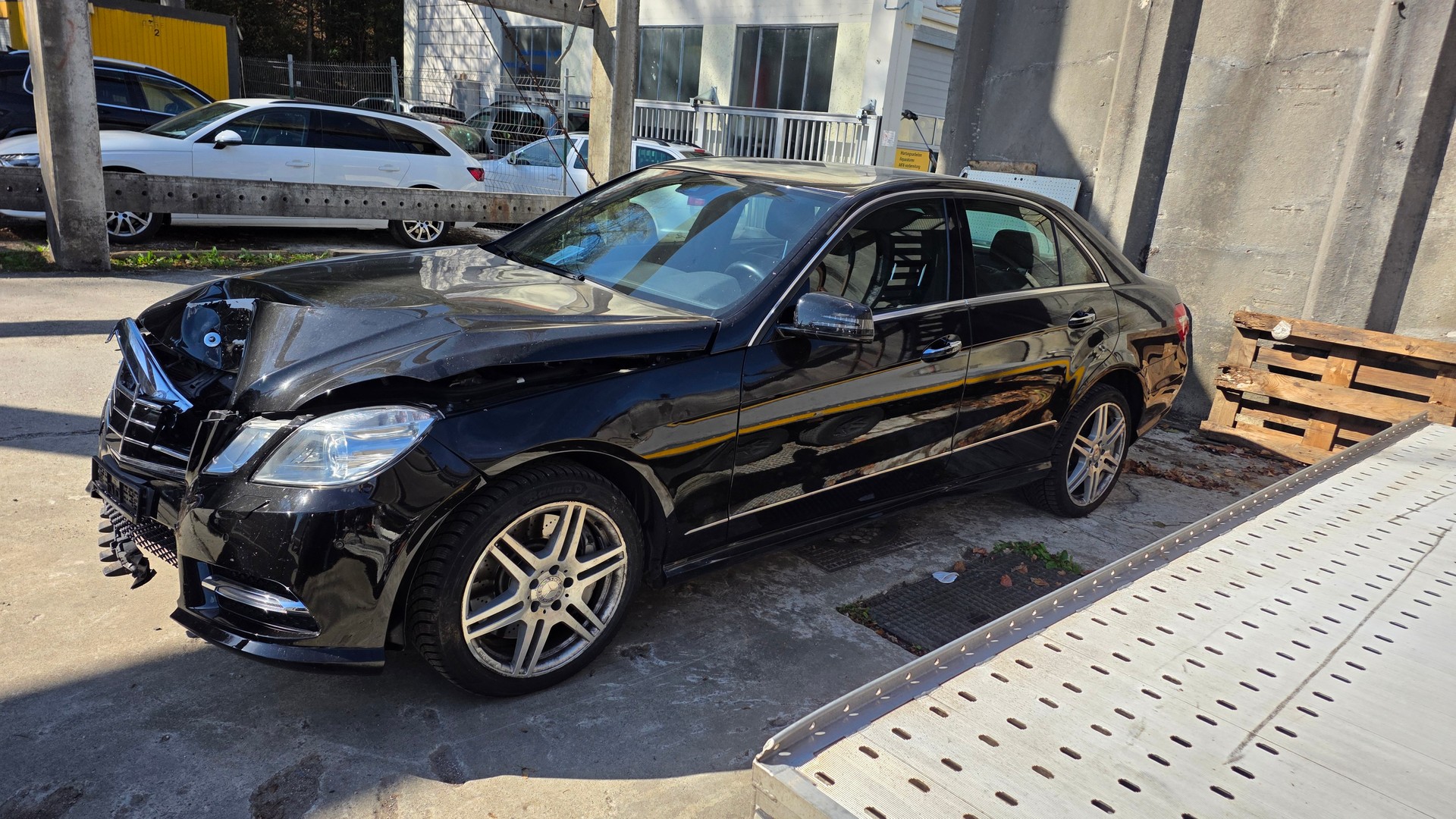 MERCEDES-BENZ E 500 V8 BlueEF Avantg. 4matic-image-0