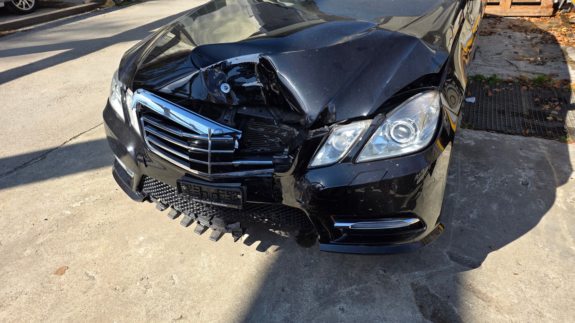 MERCEDES-BENZ E 500 V8 BlueEF Avantg. 4matic-image-1