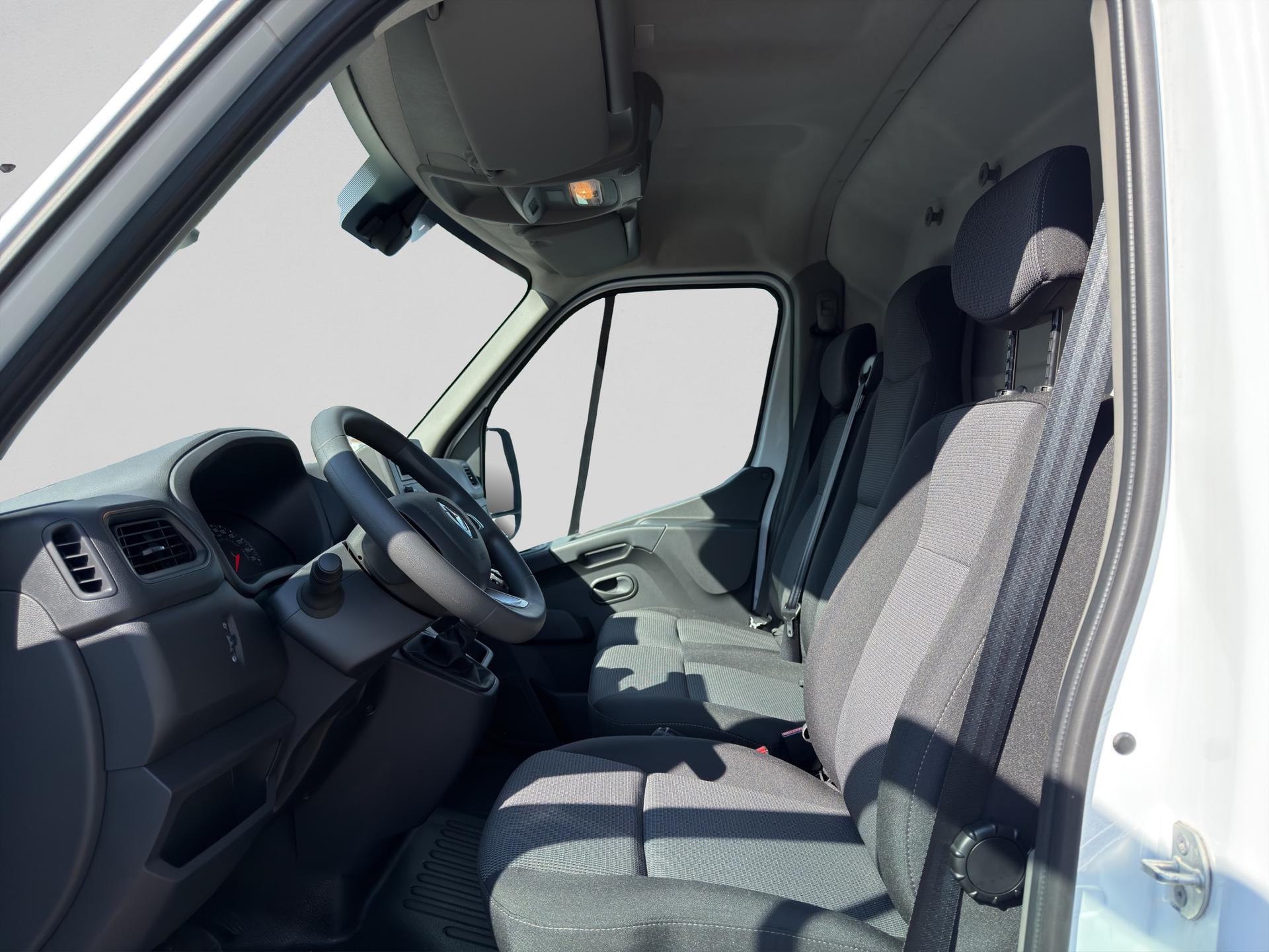 RENAULT Master T35 2.3 Blue dCi 135 L3H2-image-8