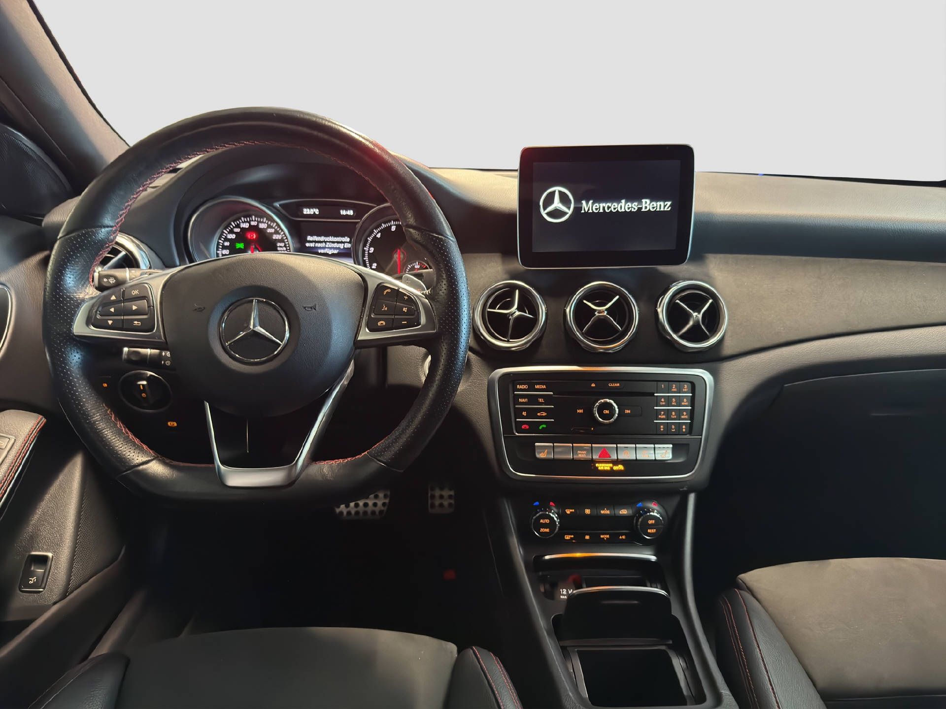 MERCEDES-BENZ GLA 200 Night Star AMG Line-image-7
