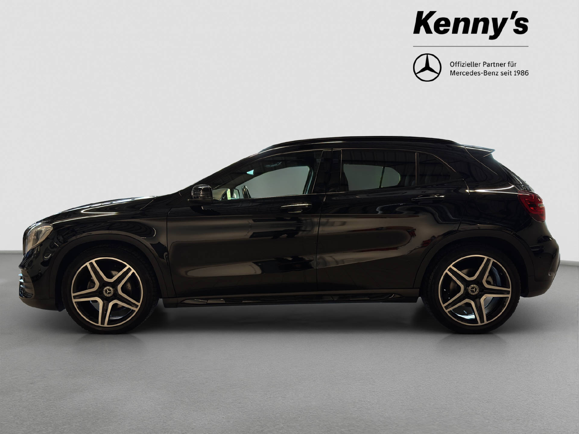 MERCEDES-BENZ GLA 200 Night Star AMG Line-image-2