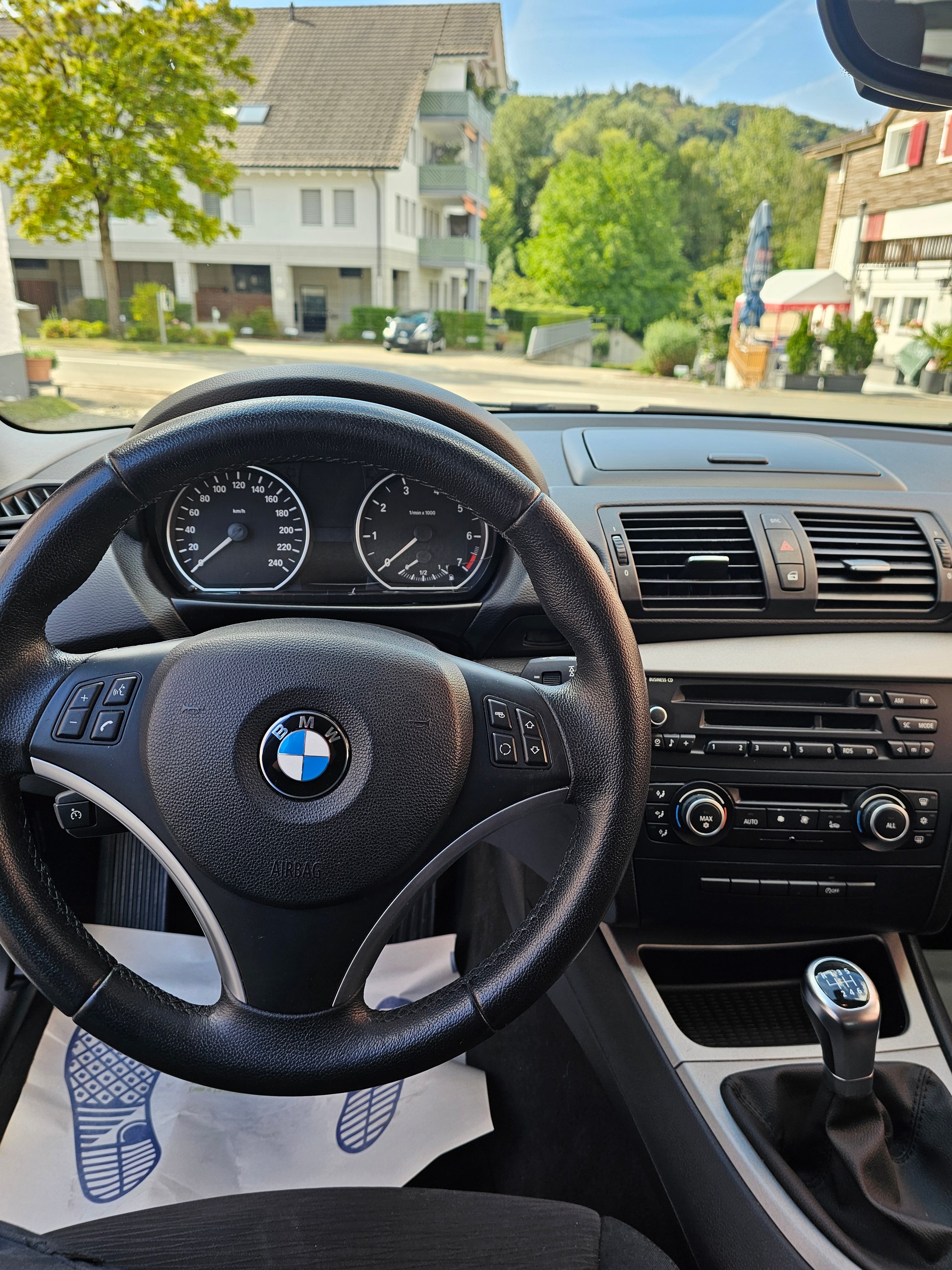 BMW 116i-image-9
