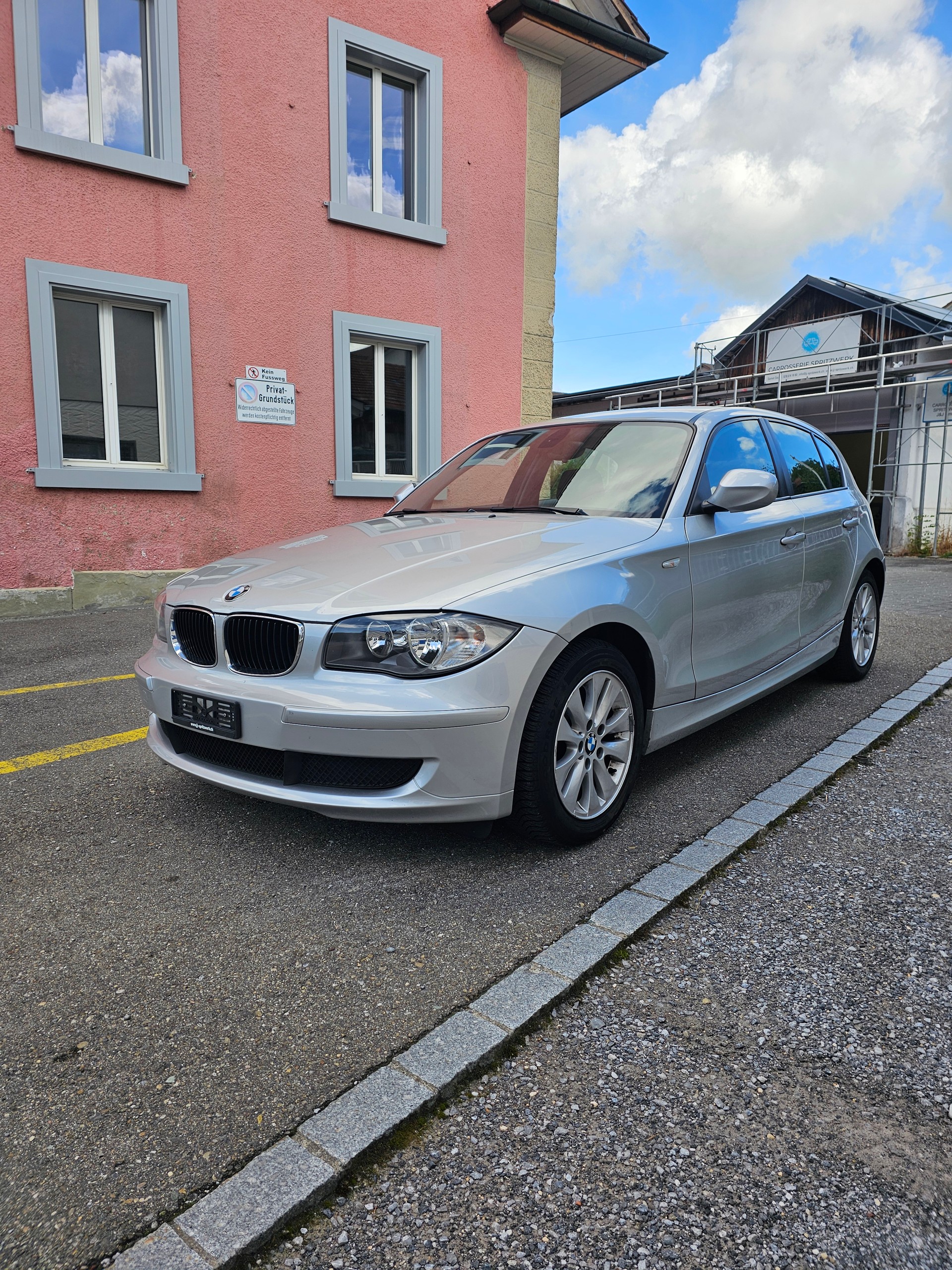 BMW 116i-image-0
