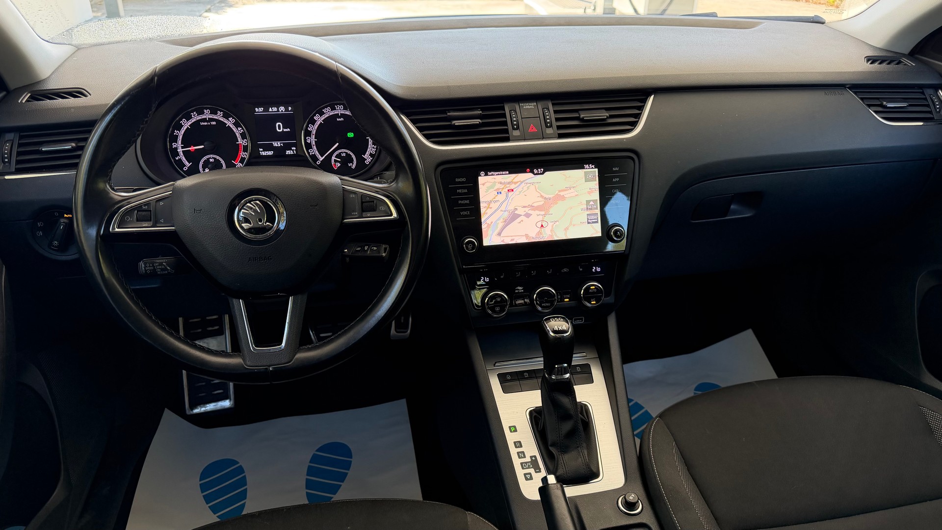 SKODA Octavia Combi 2.0 TDI Ambition 4x4 DSG-image-8